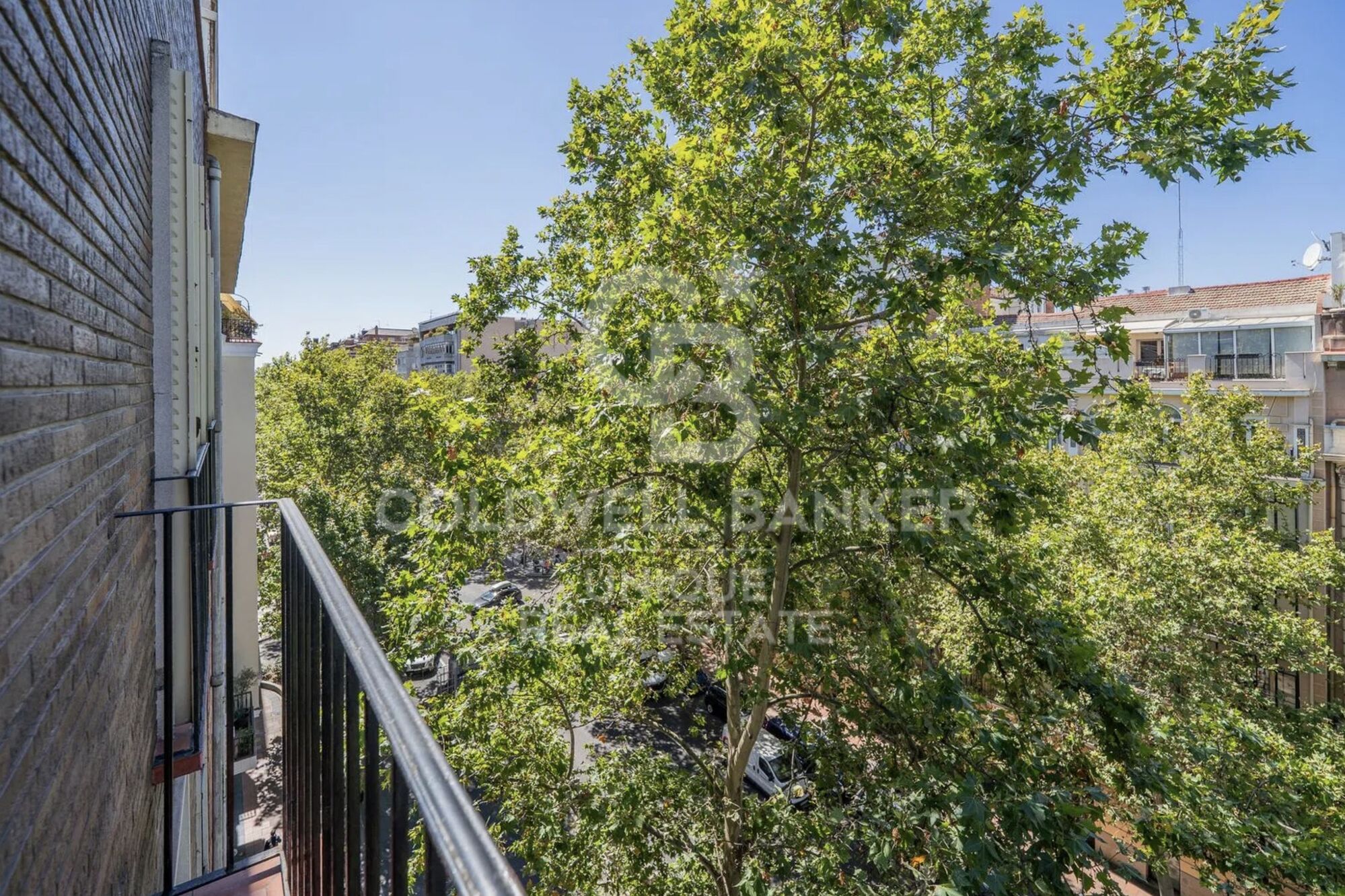 Piso exterior con 4 balcones en Castellana, Madrid