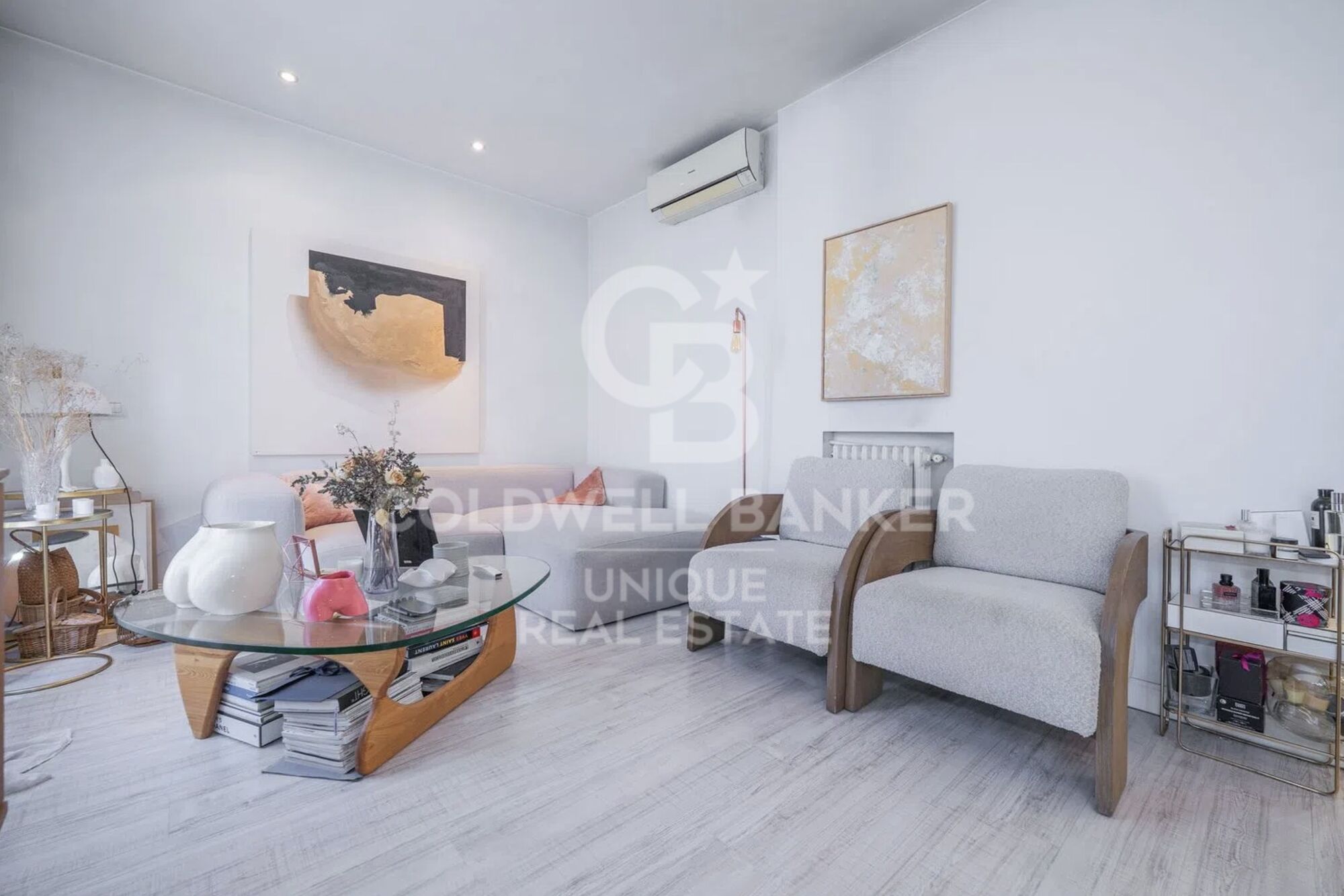Piso exterior con 4 balcones en Castellana, Madrid