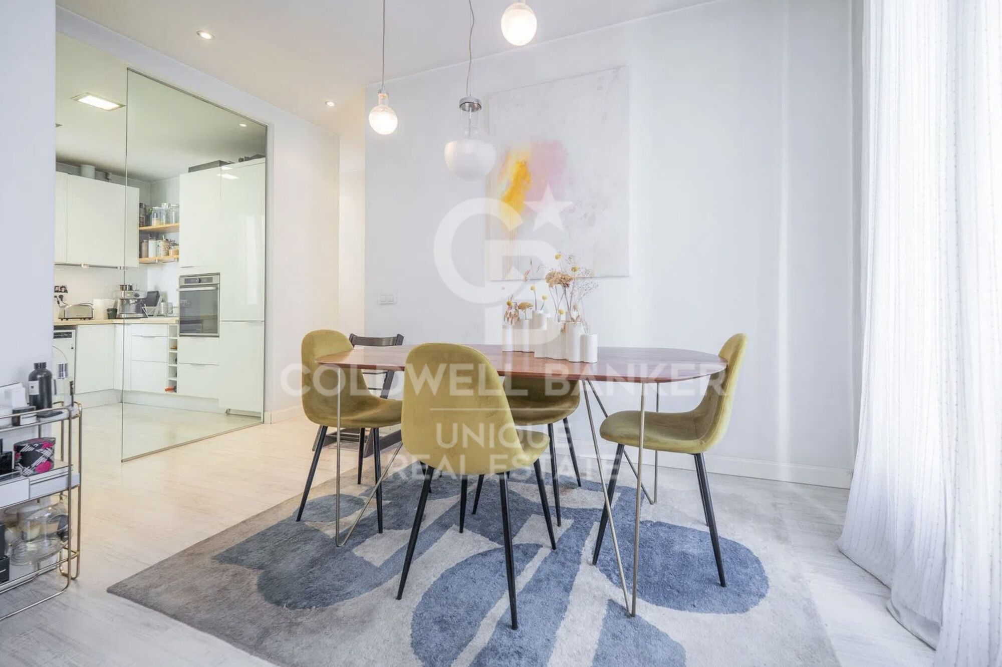 Piso exterior con 4 balcones en Castellana, Madrid