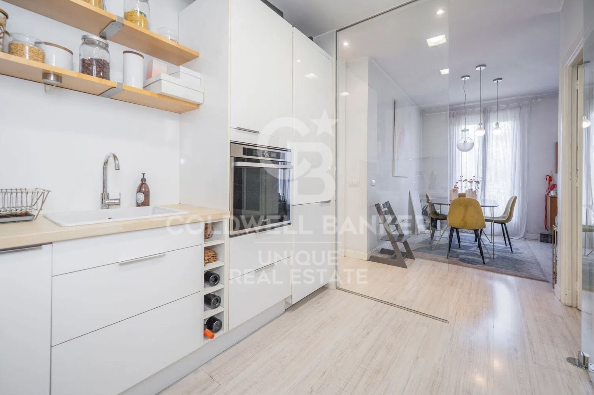 Piso exterior con 4 balcones en Castellana, Madrid