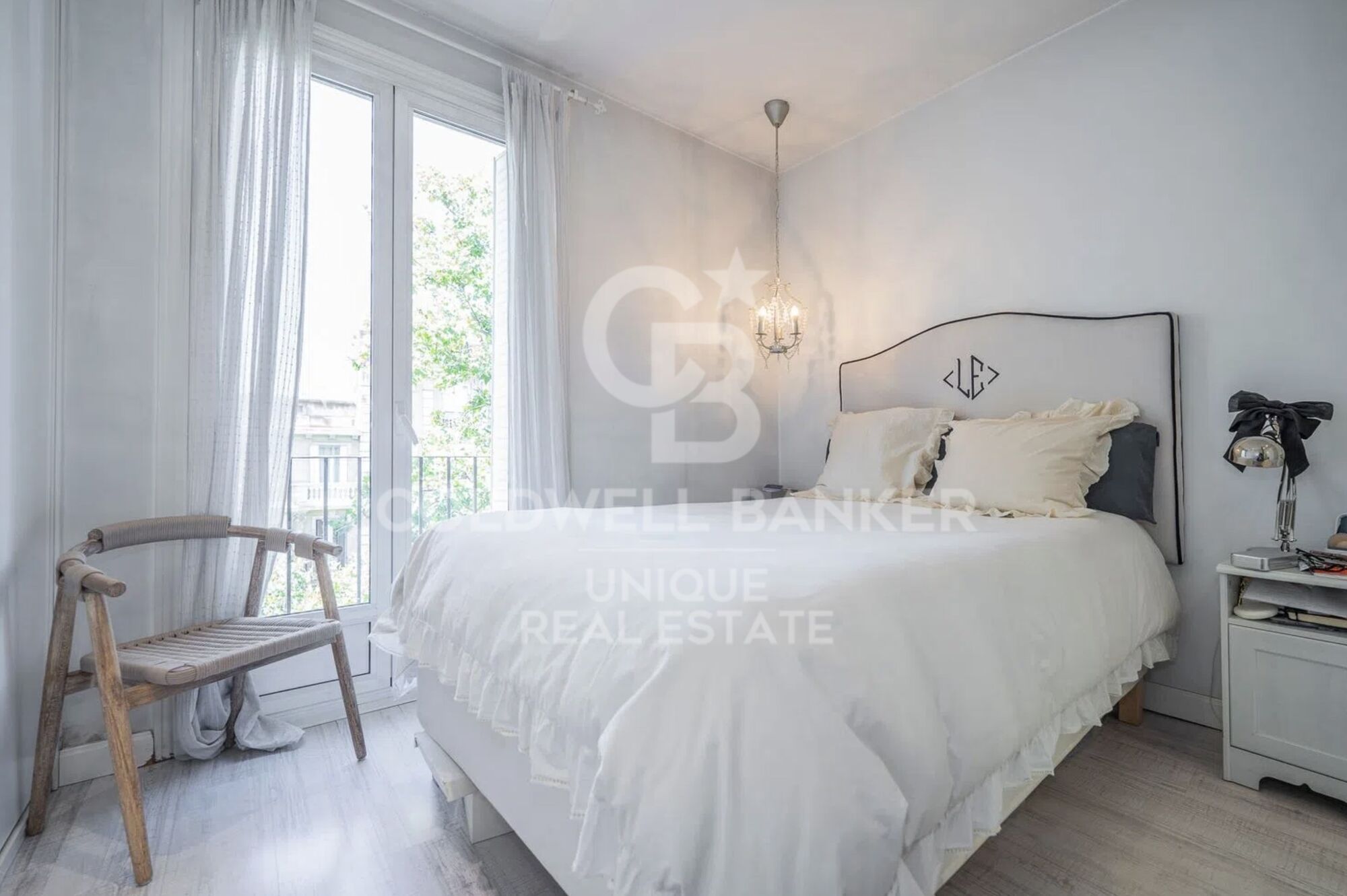 Piso exterior con 4 balcones en Castellana, Madrid