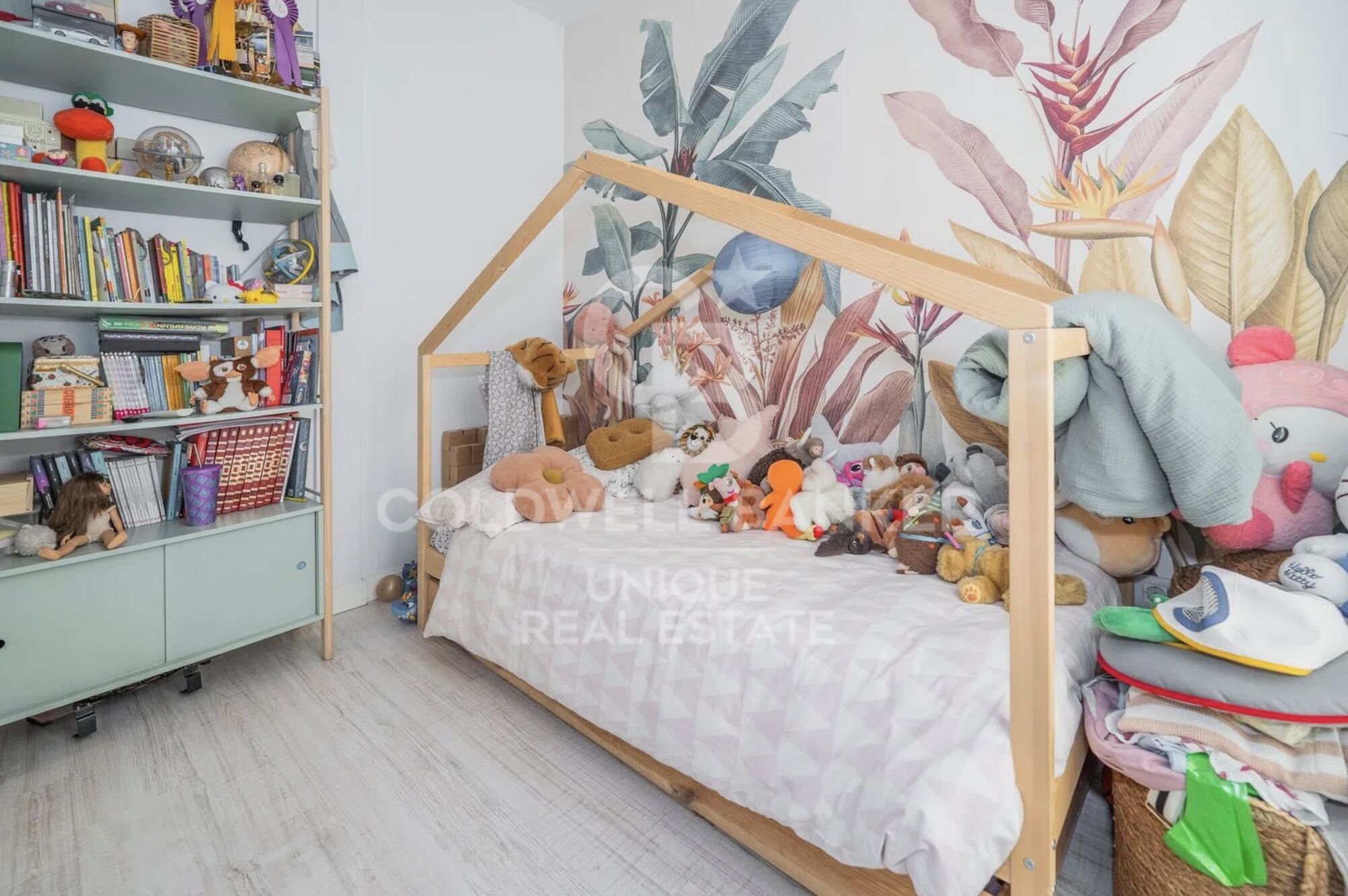 Piso exterior con 4 balcones en Castellana, Madrid