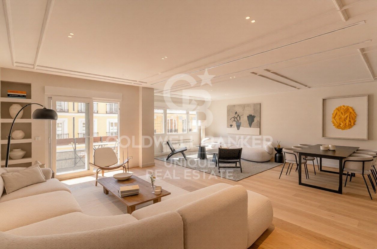 Renovated exterior flat with terrace, garage and storage room in Recoletos, Madrid