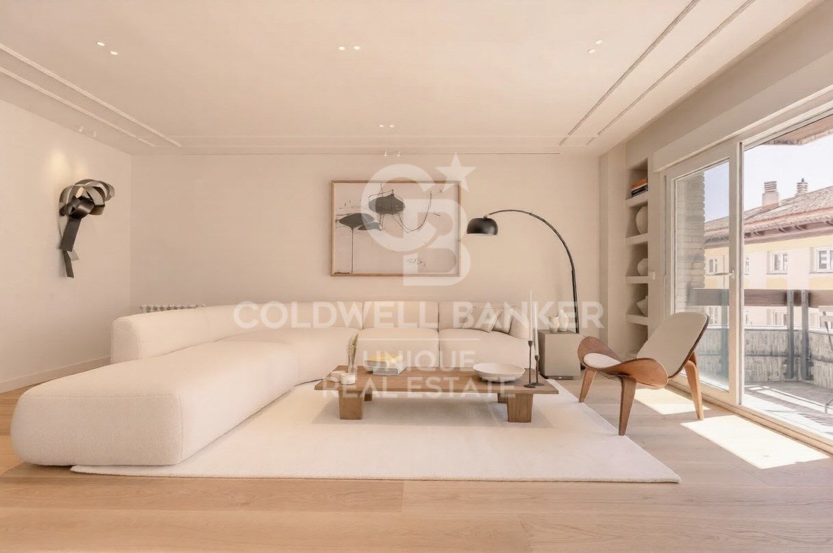 Renovated exterior flat with terrace, garage and storage room in Recoletos, Madrid
