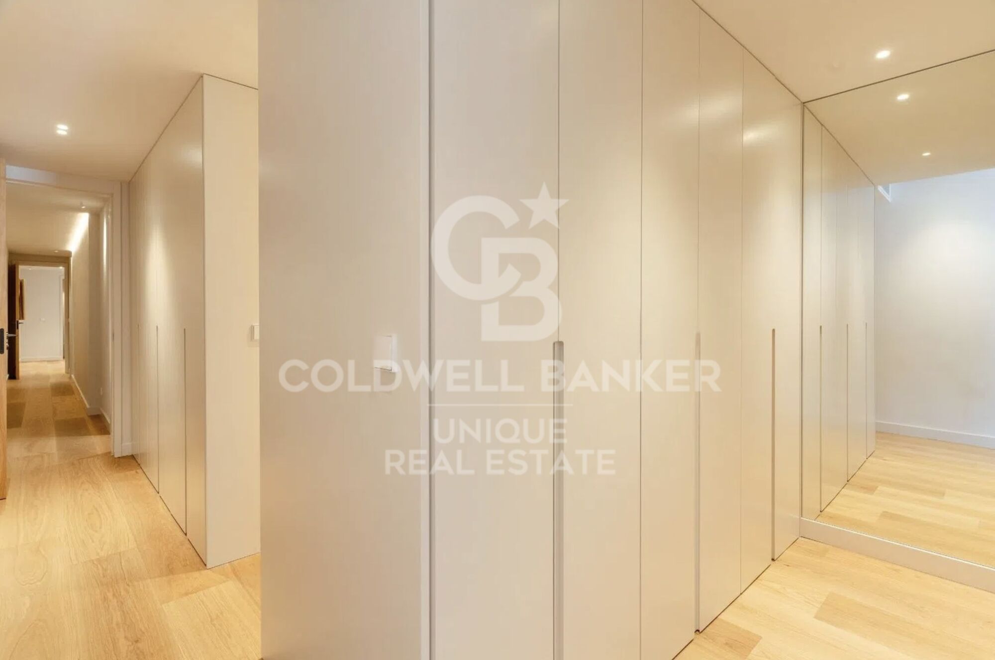 Renovated exterior flat with terrace, garage and storage room in Recoletos, Madrid