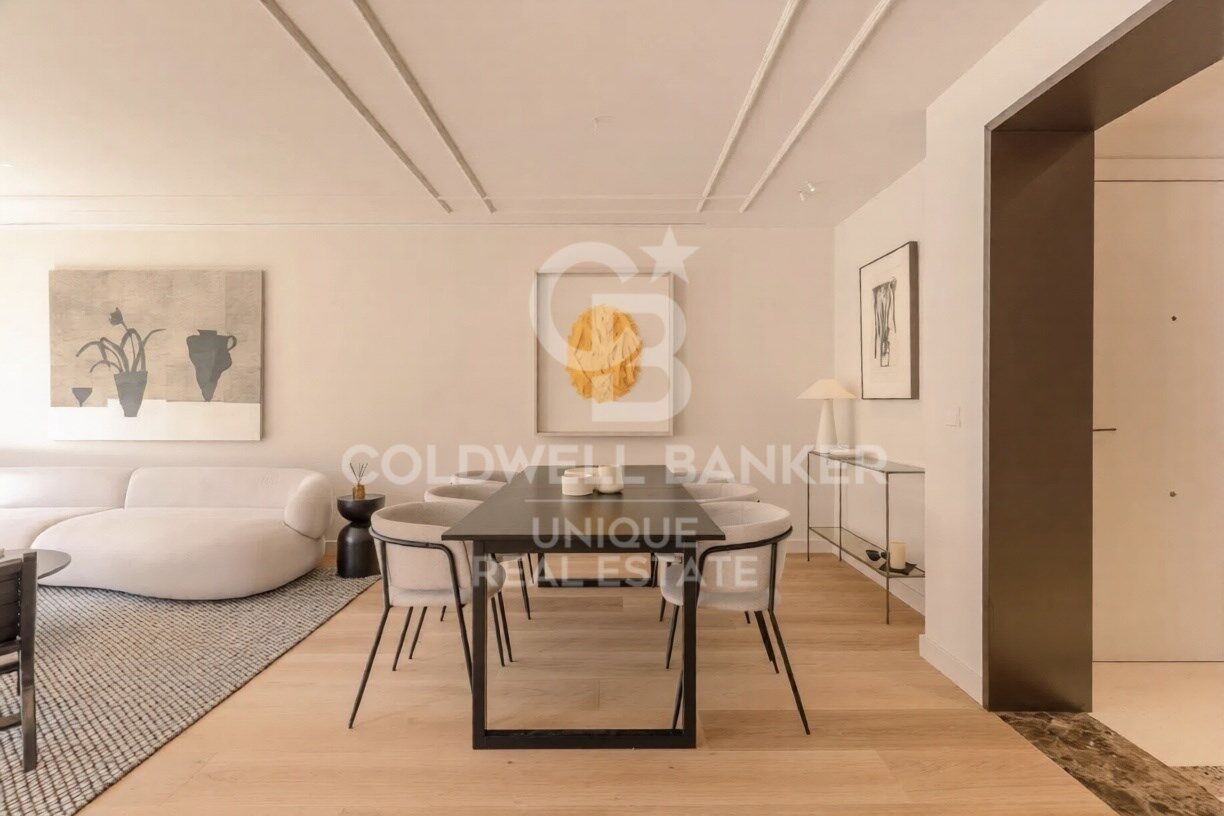 Renovated exterior flat with terrace, garage and storage room in Recoletos, Madrid