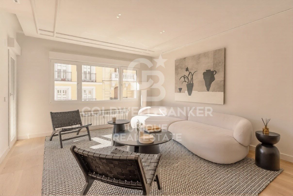 Renovierte Außenwohnung mit Terrasse, Garage und Abstellraum in Recoletos, Madrid