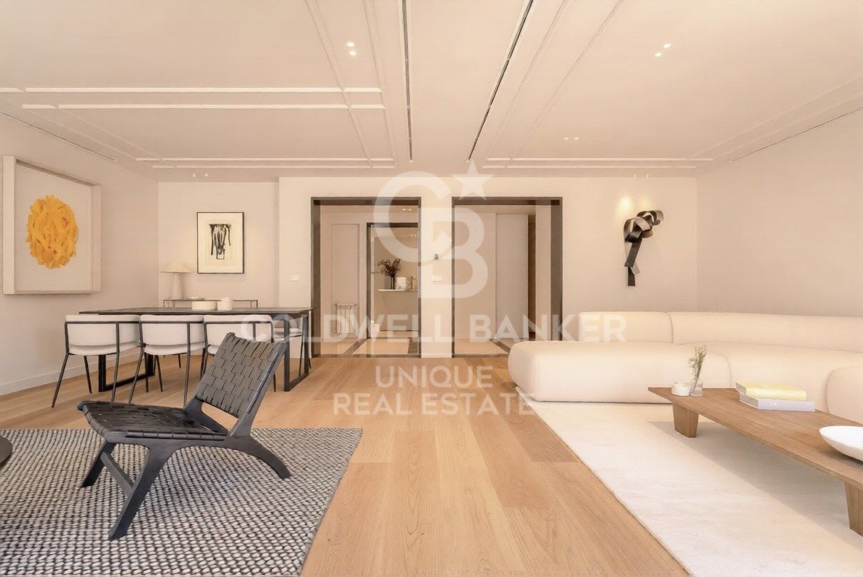 Appartement extérieur rénové avec terrasse, garage et débarras à Recoletos, Madrid