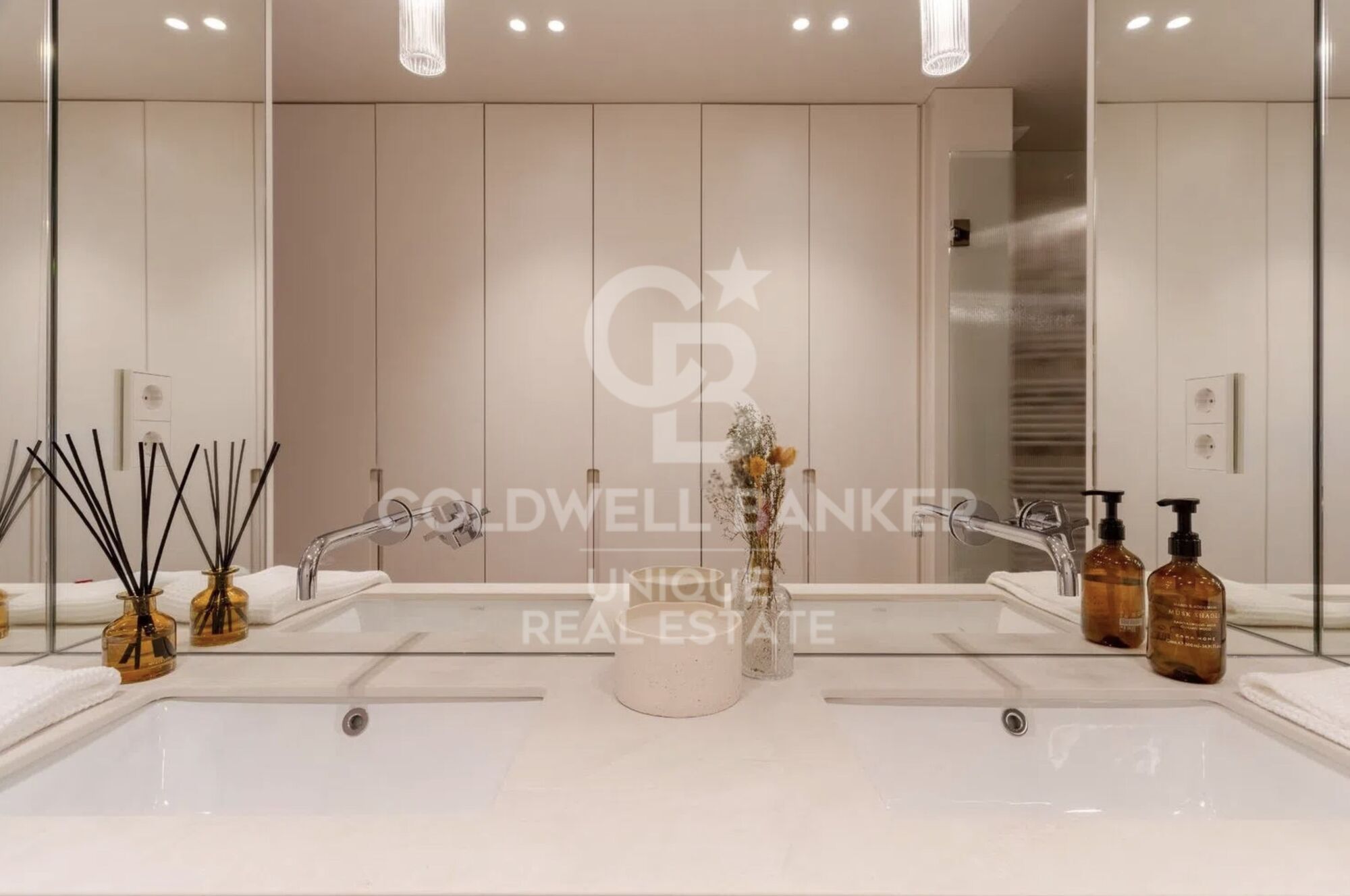 Appartement extérieur rénové avec terrasse, garage et débarras à Recoletos, Madrid