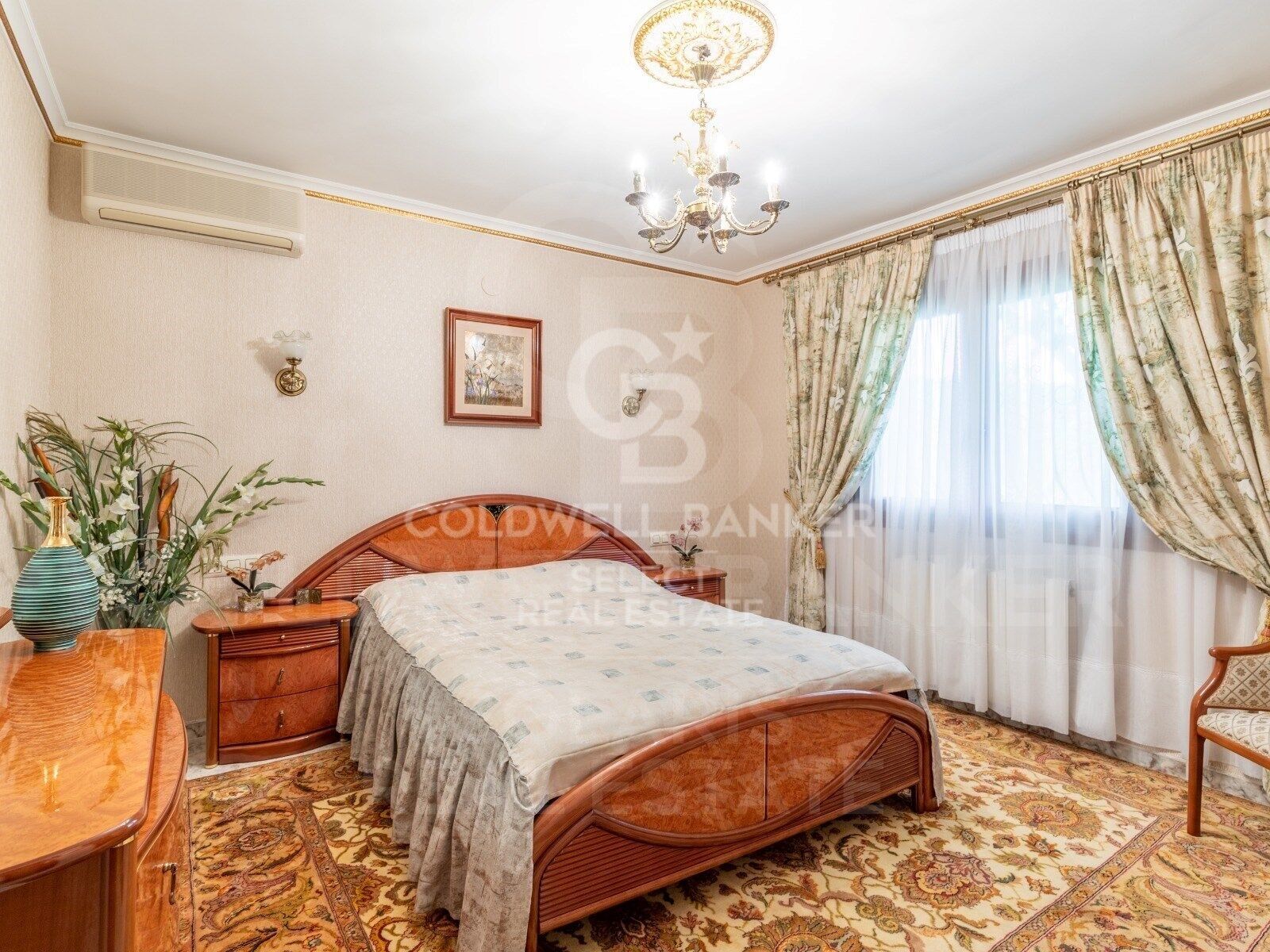 Elegante Villa con jardín