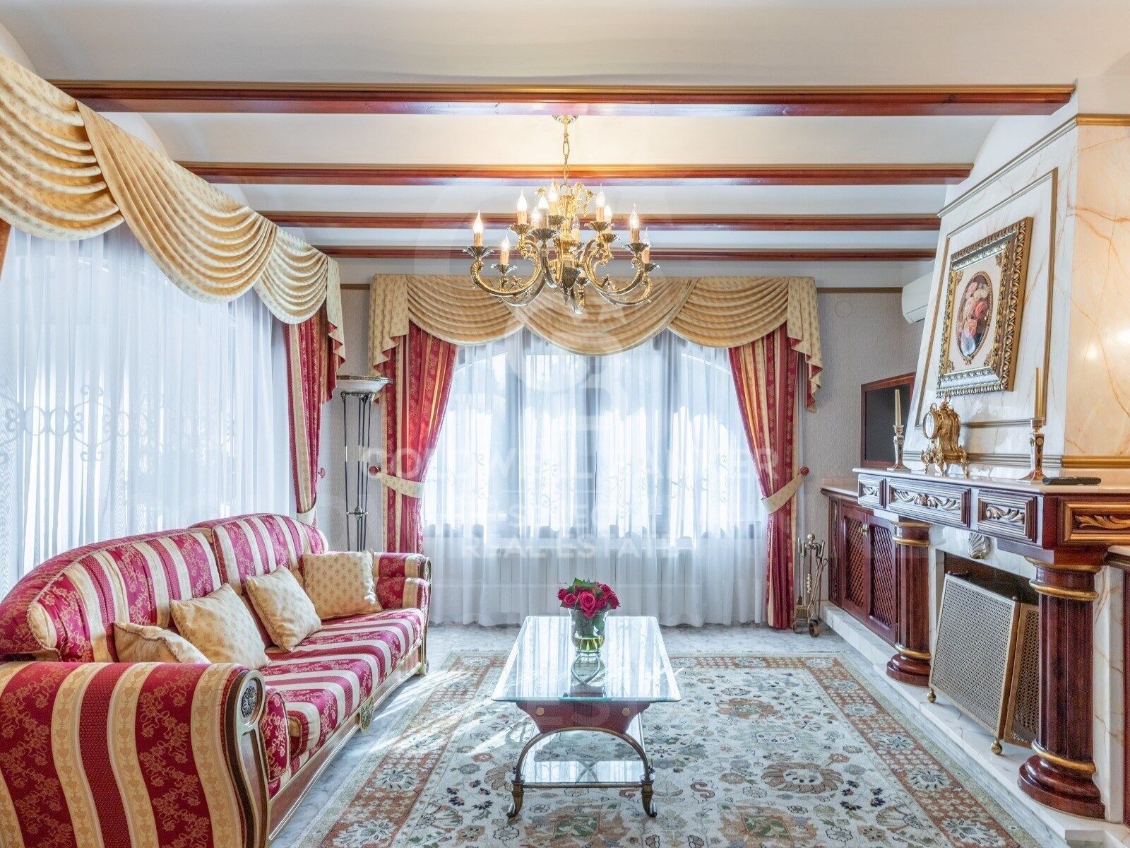 Elegante Villa con jardín