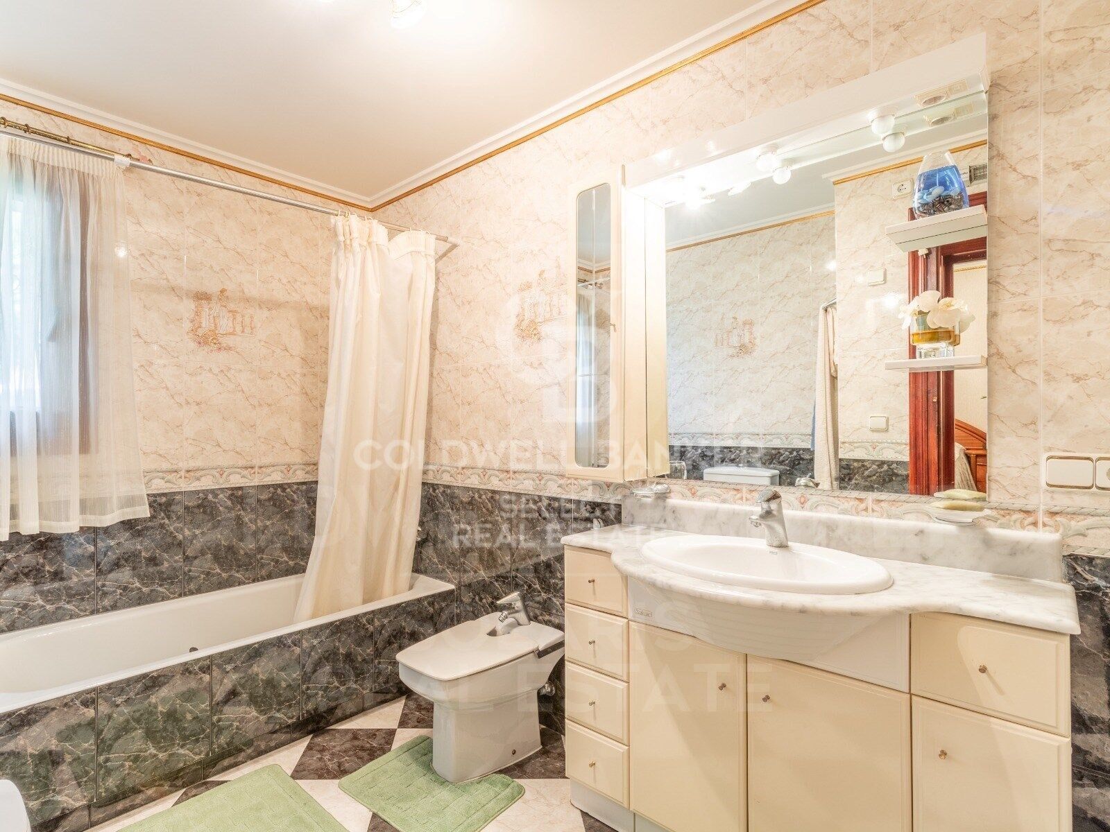 Elegante Villa con jardín
