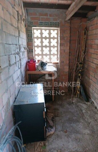 Casa con terreno, 2 fincas, alquilada en venta en Vallvidrera