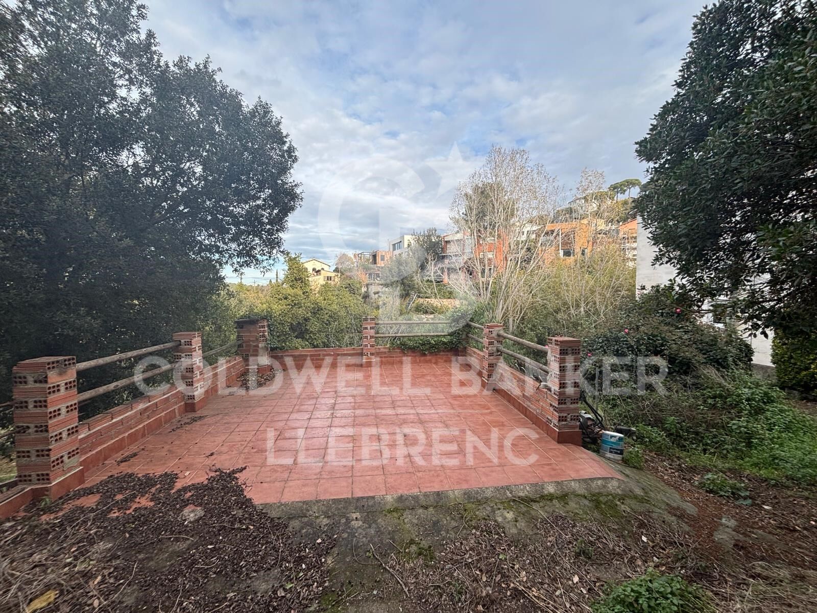 Maison avec terrain, 2 fincas, louée à la vente à Vallvidrera