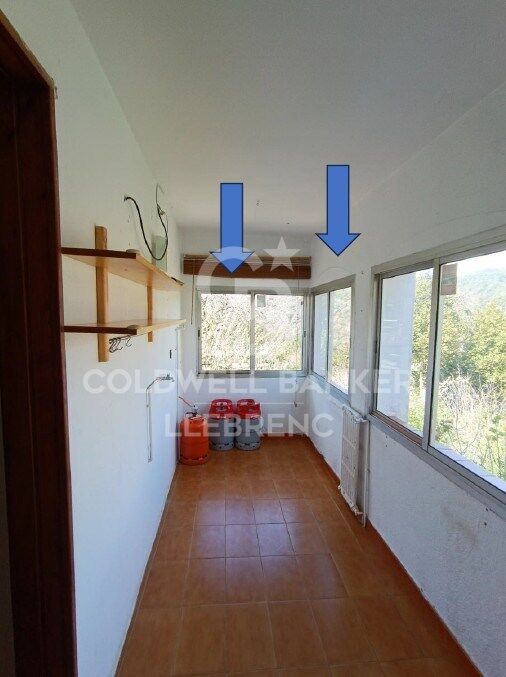 Casa con terreno, 2 fincas, alquilada en venta en Vallvidrera