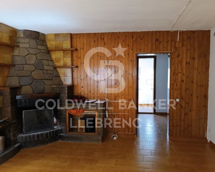 Casa con terreno, 2 fincas, alquilada en venta en Vallvidrera