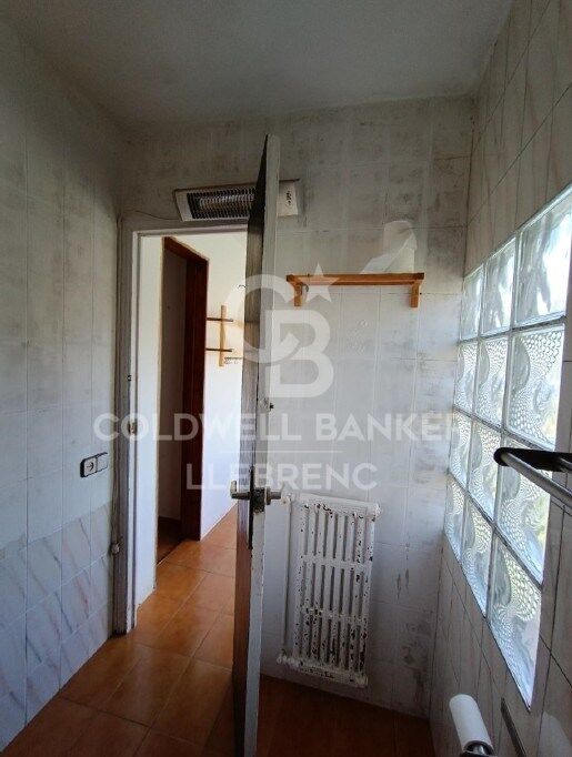 House with land, 2 fincas, rented for sale in Vallvidrera