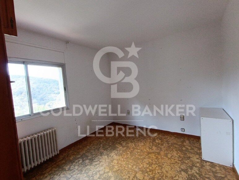 House with land, 2 fincas, rented for sale in Vallvidrera