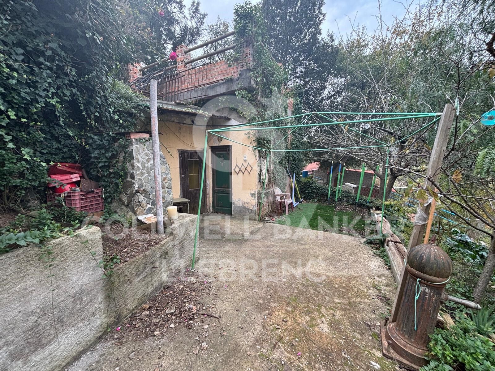 House with land, 2 fincas, rented for sale in Vallvidrera