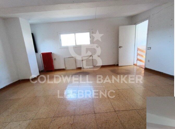 House with land, 2 fincas, rented for sale in Vallvidrera