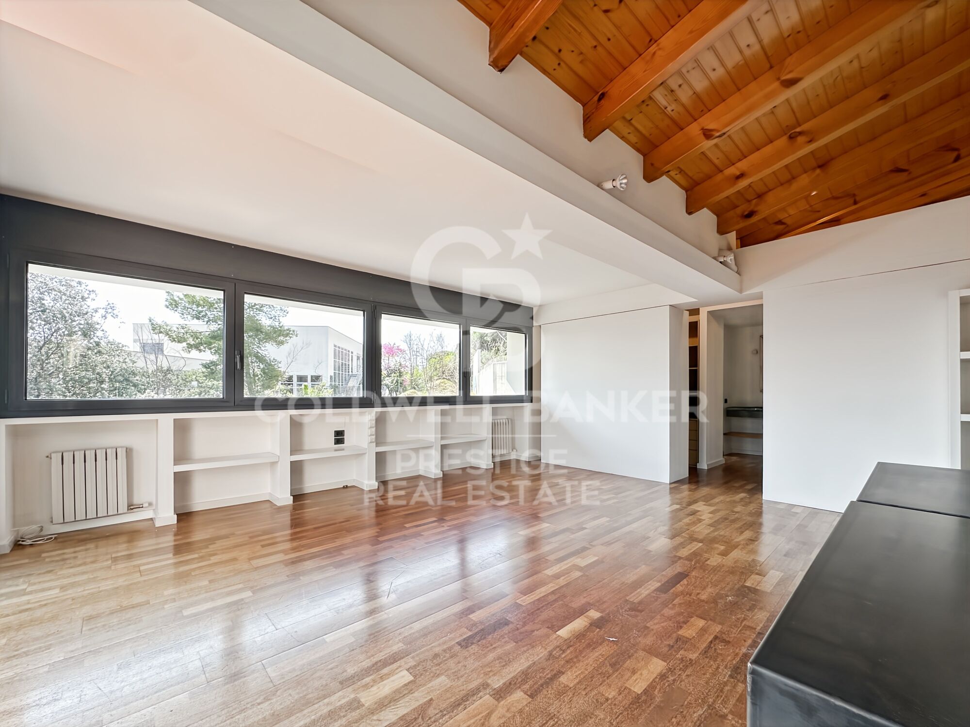 Elegante casa familiar con jardín y vistas en entorno natural