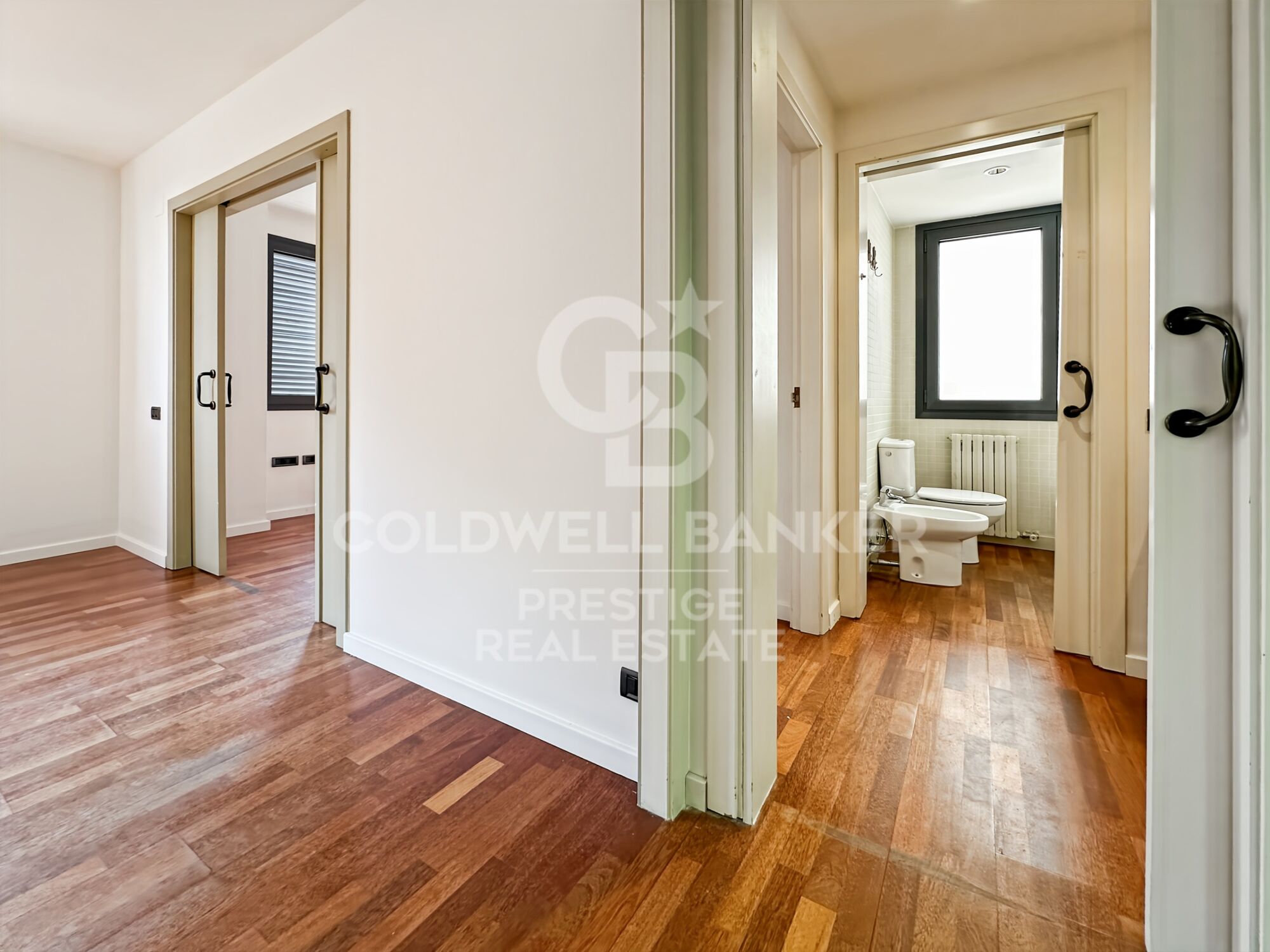 Elegante casa familiar con jardín y vistas en entorno natural