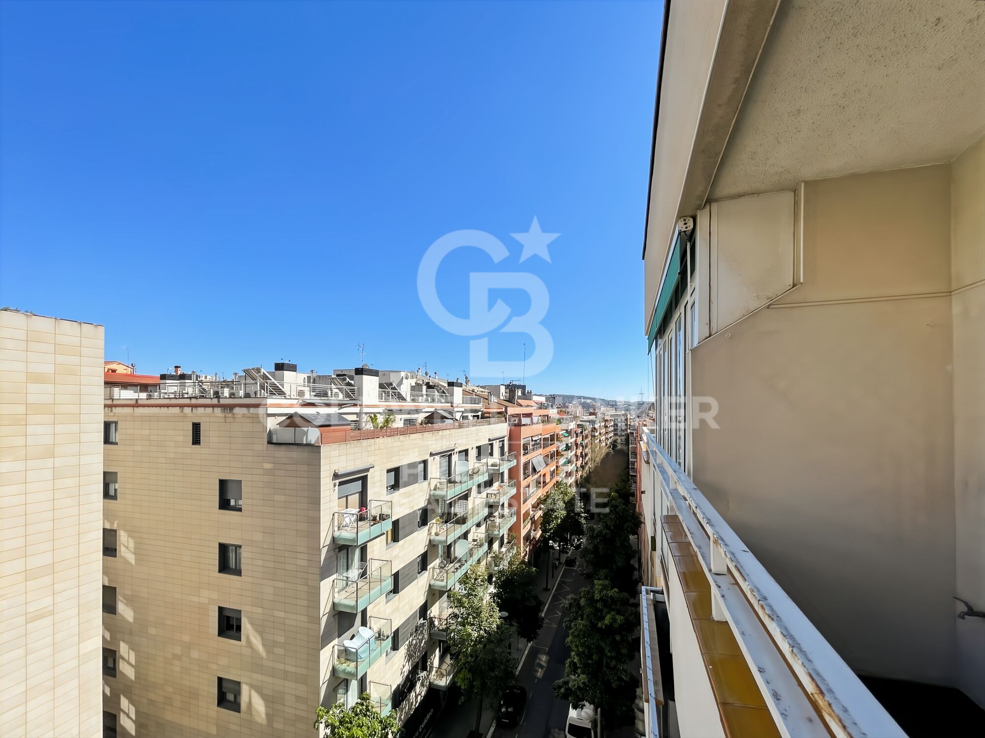 Bright and exterior apartment with views in Les Corts