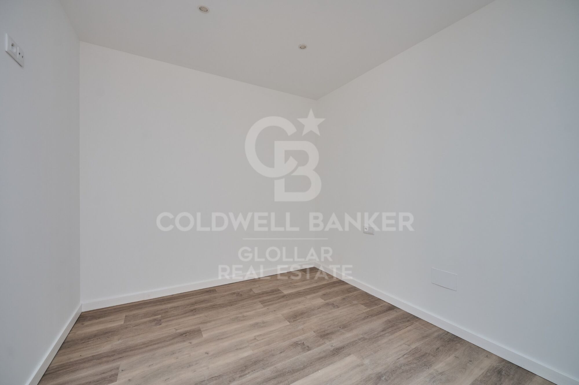 Apartment 4 Bedrooms Sale Osséja