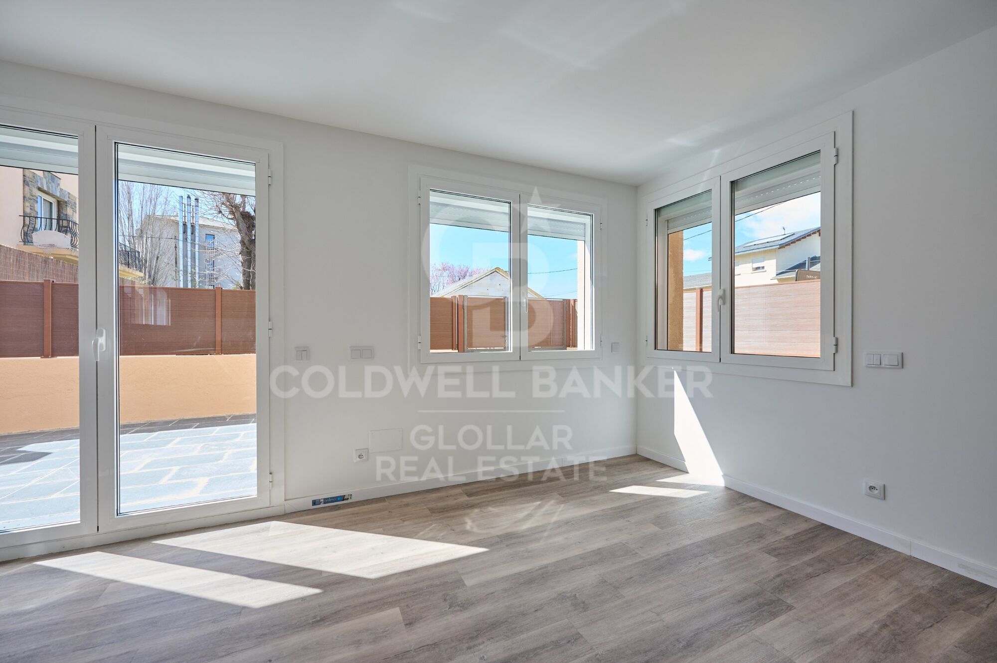 Appartement en rez-de-chaussée d'angle rénové avec grande terrasse à Osséja