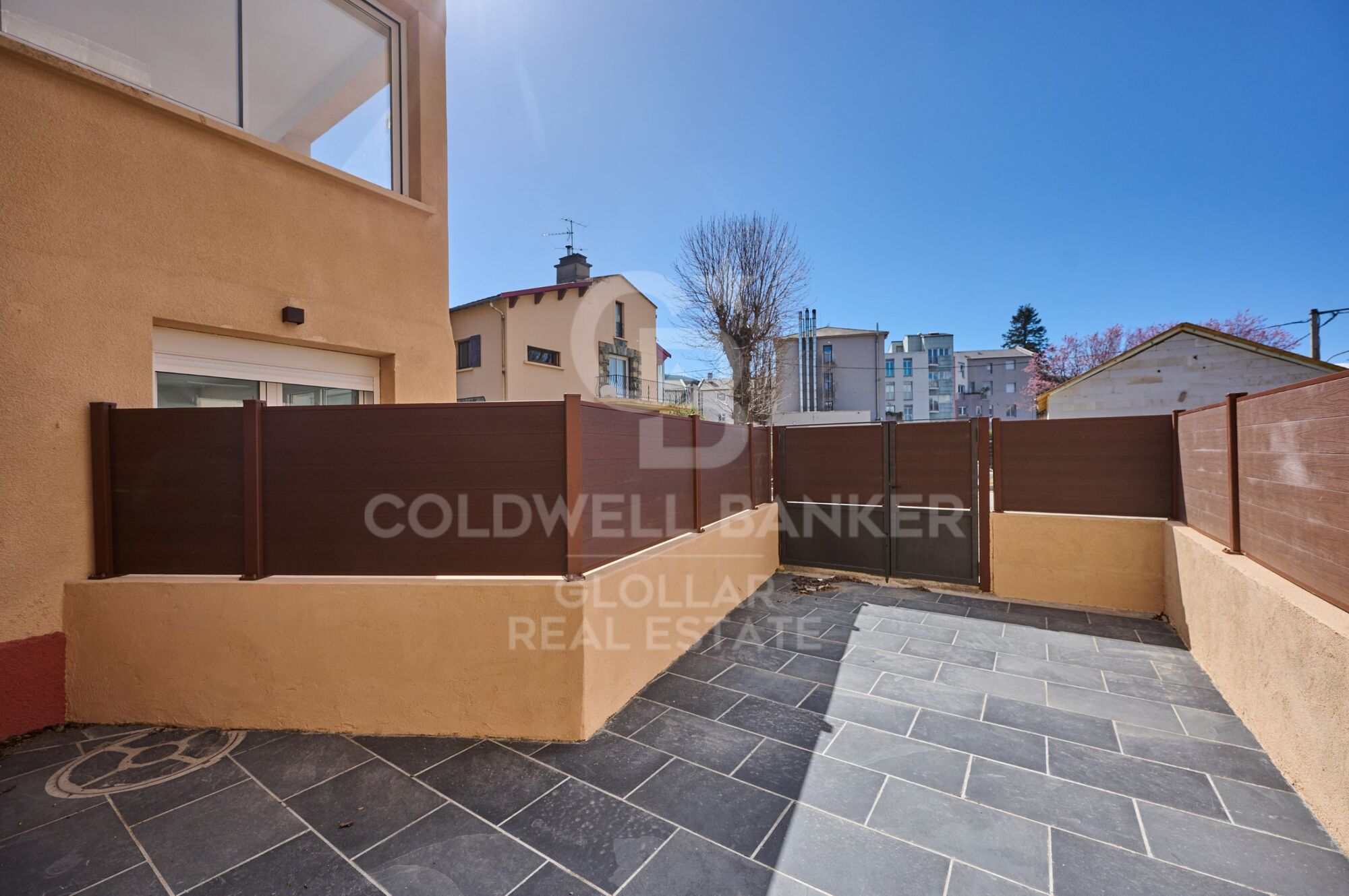 Planta baja reformada con terraza en Osséja