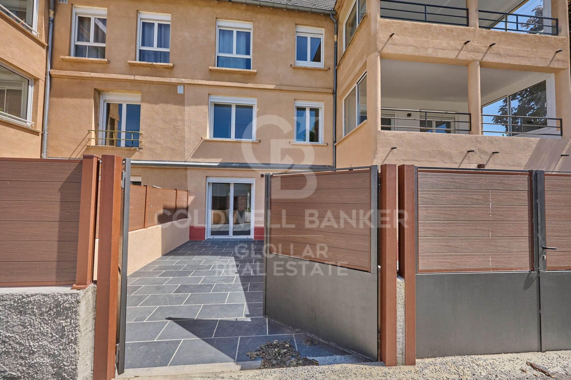 Planta baja reformada con terraza en Osséja