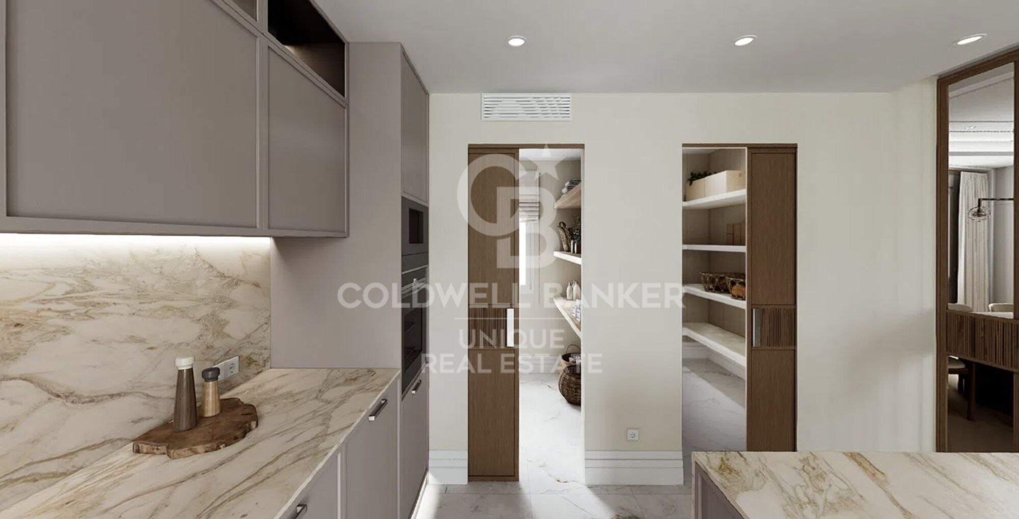 Renovated exterior flat with garage and storage room in Trafalgar, Madrid