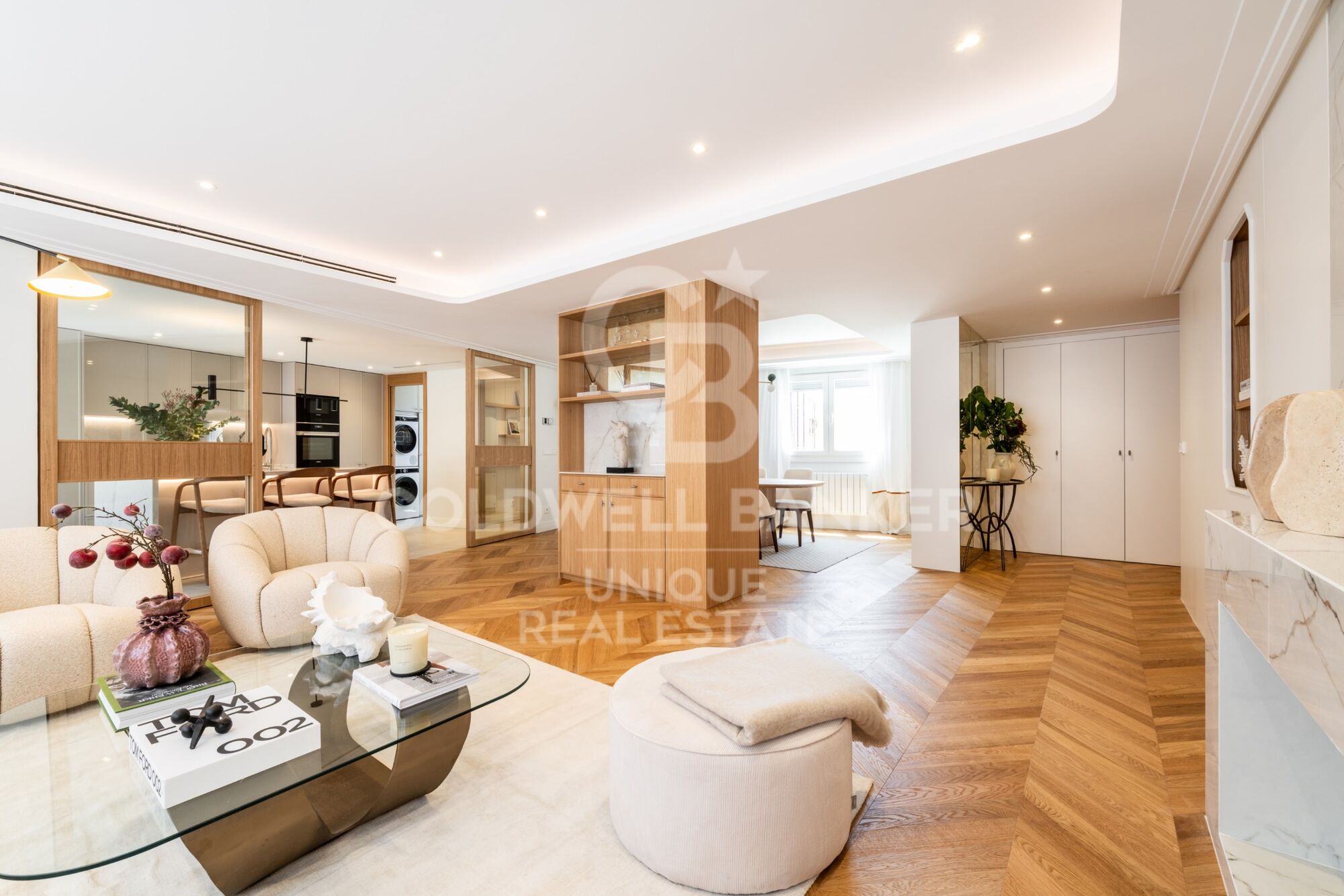 Renovated exterior flat with garage and storage room in Trafalgar, Madrid