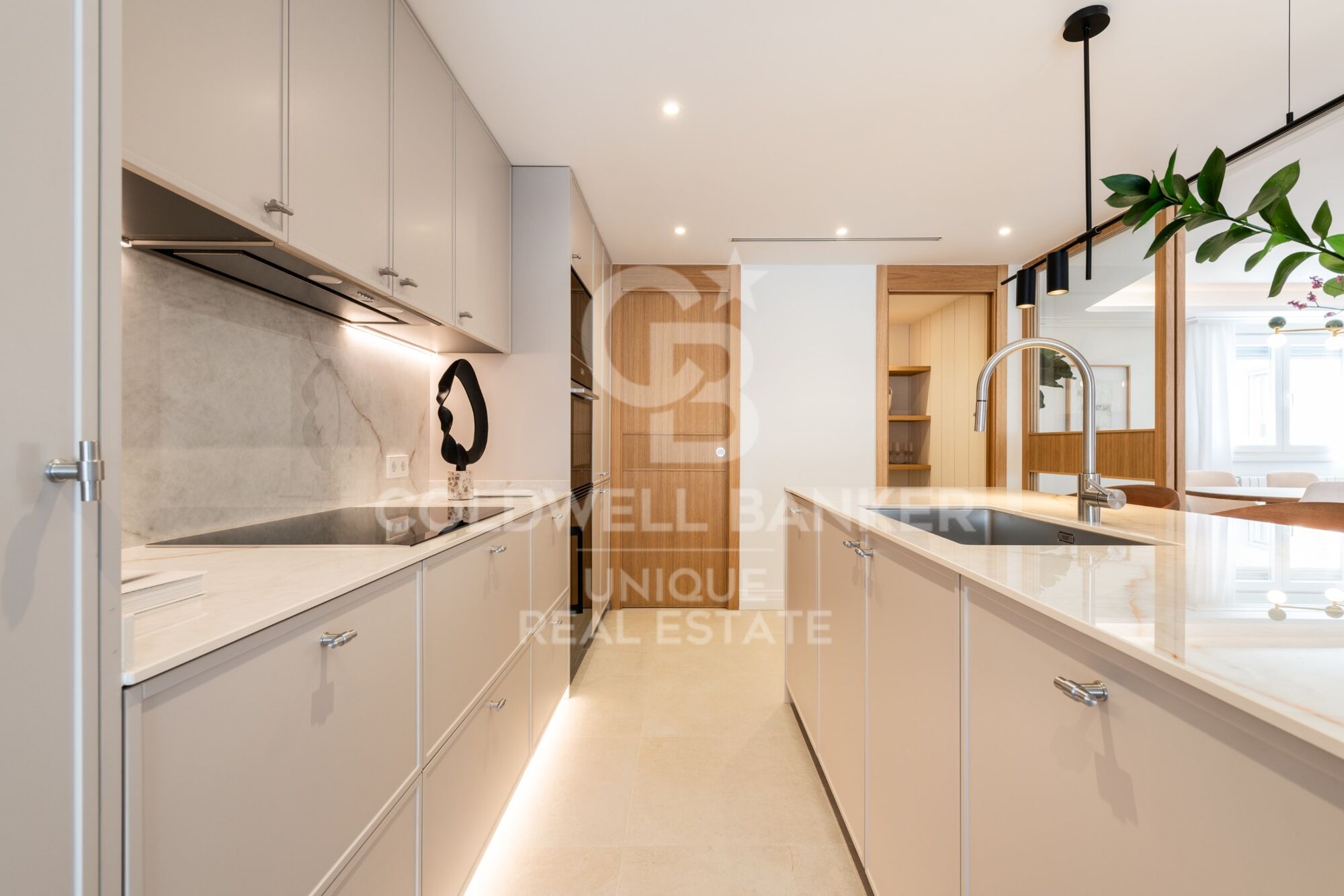 Renovated exterior flat with garage and storage room in Trafalgar, Madrid