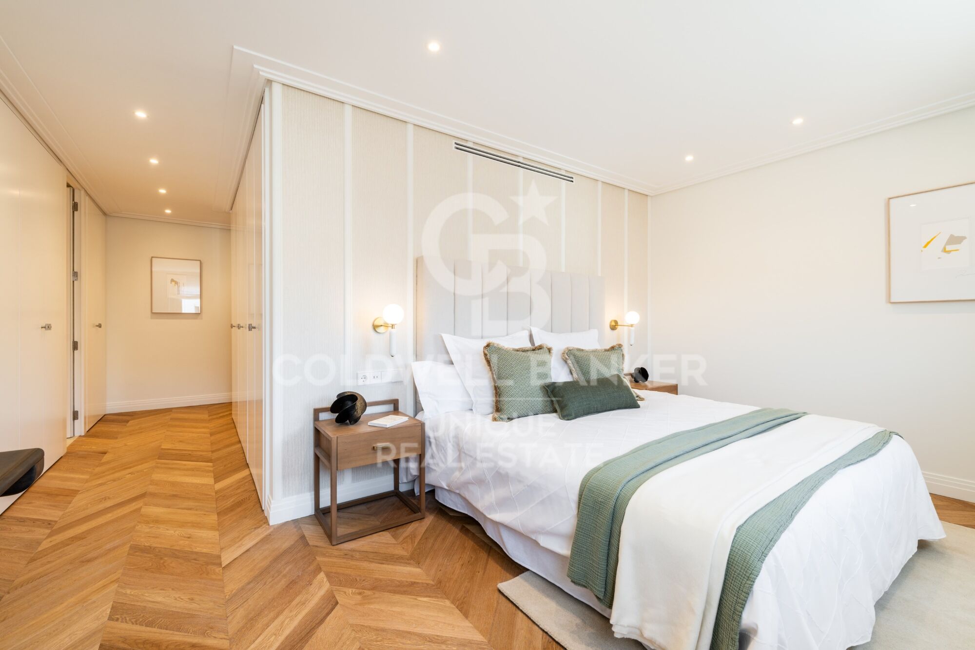 Renovated exterior flat with garage and storage room in Trafalgar, Madrid