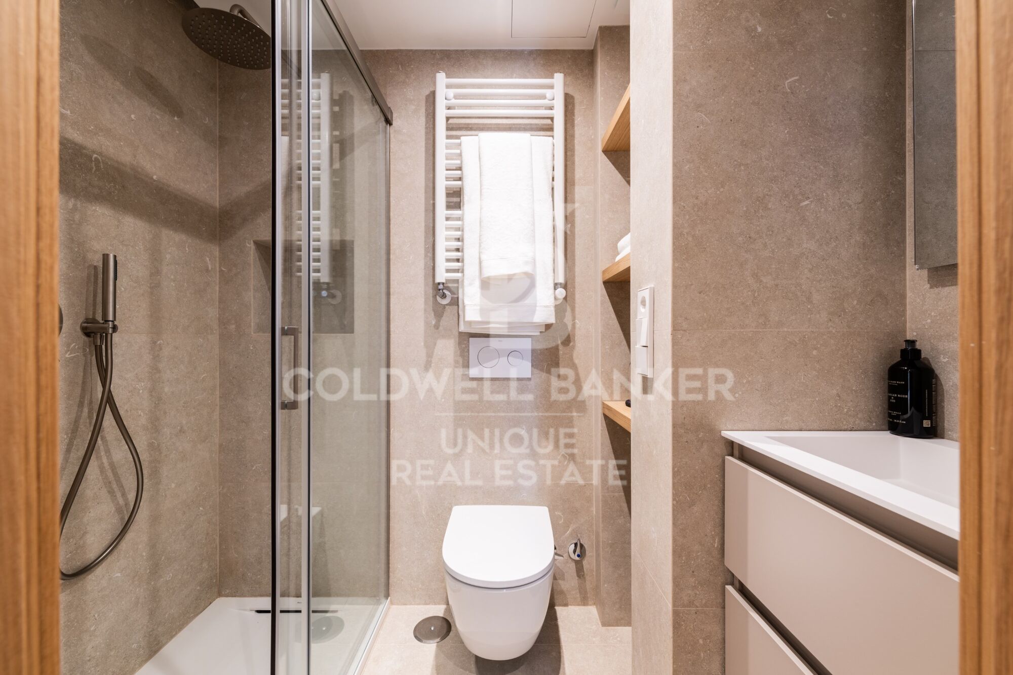 Renovated exterior flat with garage and storage room in Trafalgar, Madrid