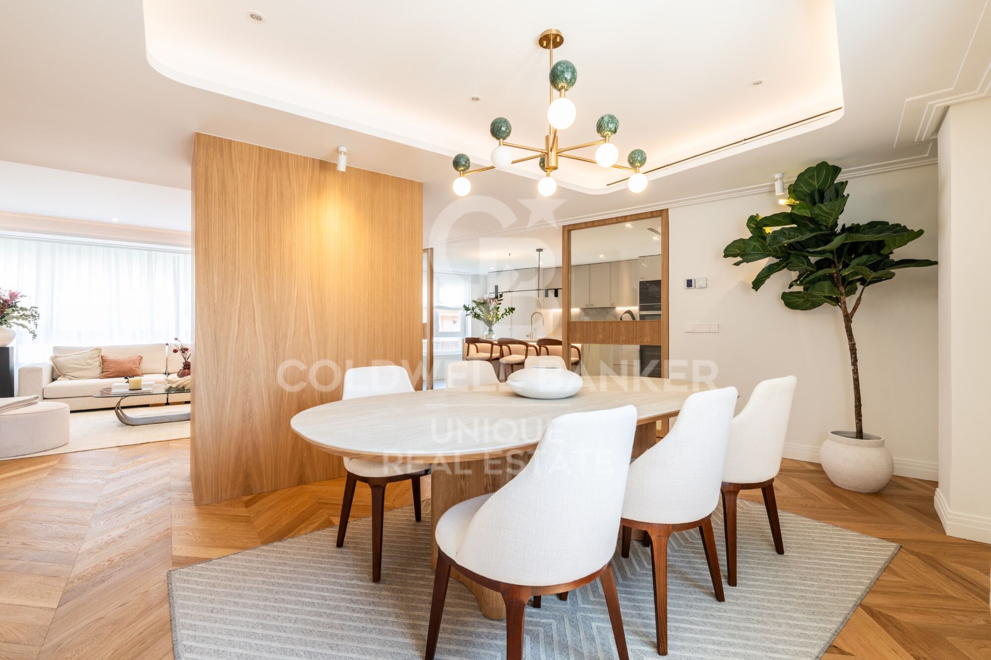 Renovierte Außenwohnung mit Garage und Abstellraum in Trafalgar, Madrid