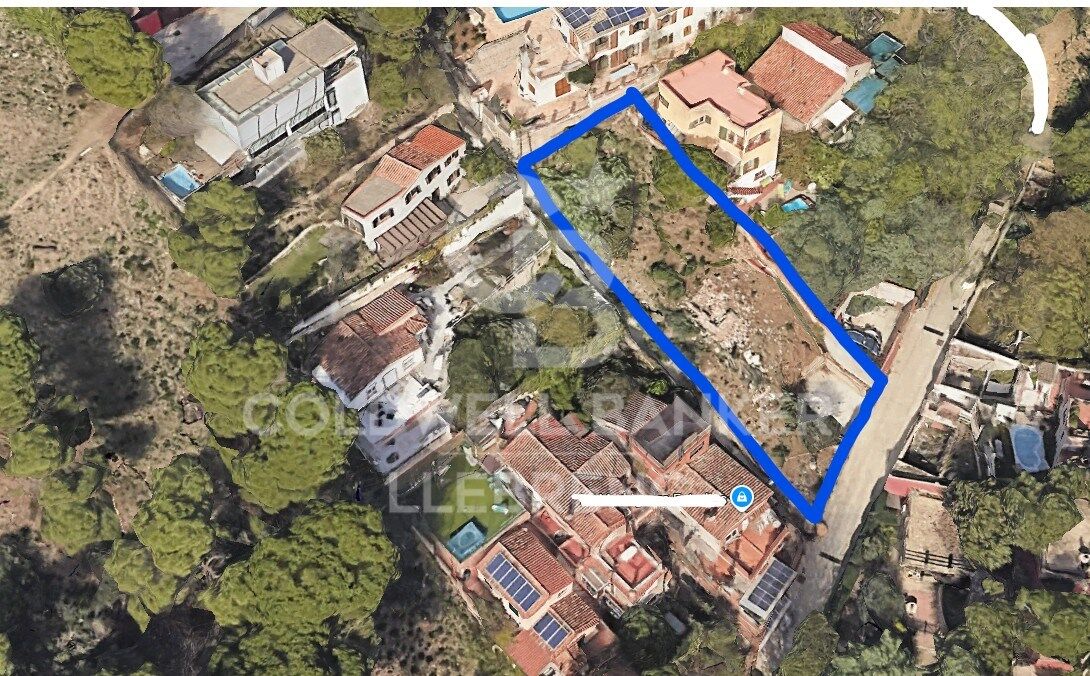 Terreno urbano apto para casa unifamiliar en venta en Font del Mont