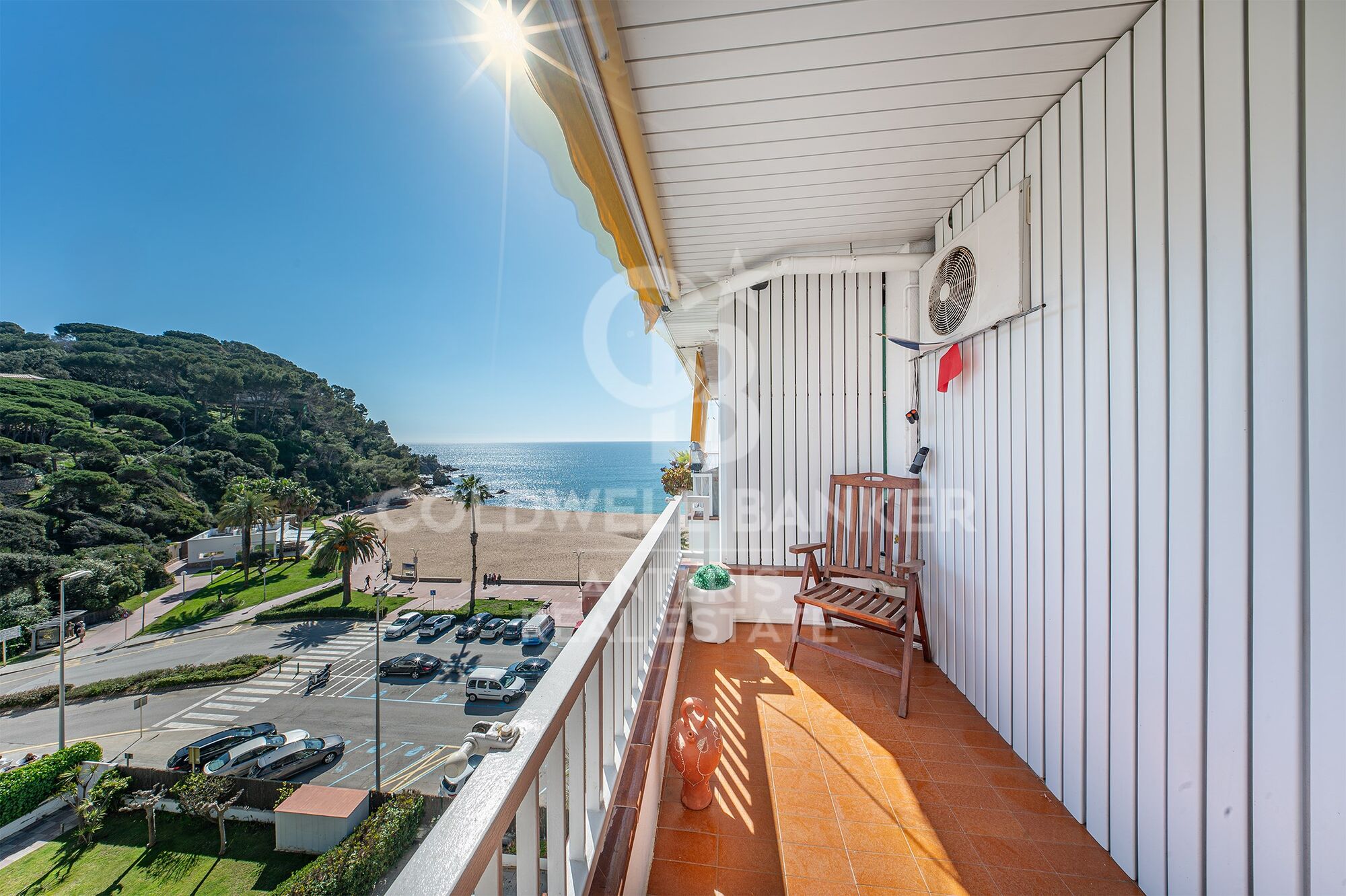 High-floor apartment for sale on the seafront in Fenals Beach, Lloret de Mar