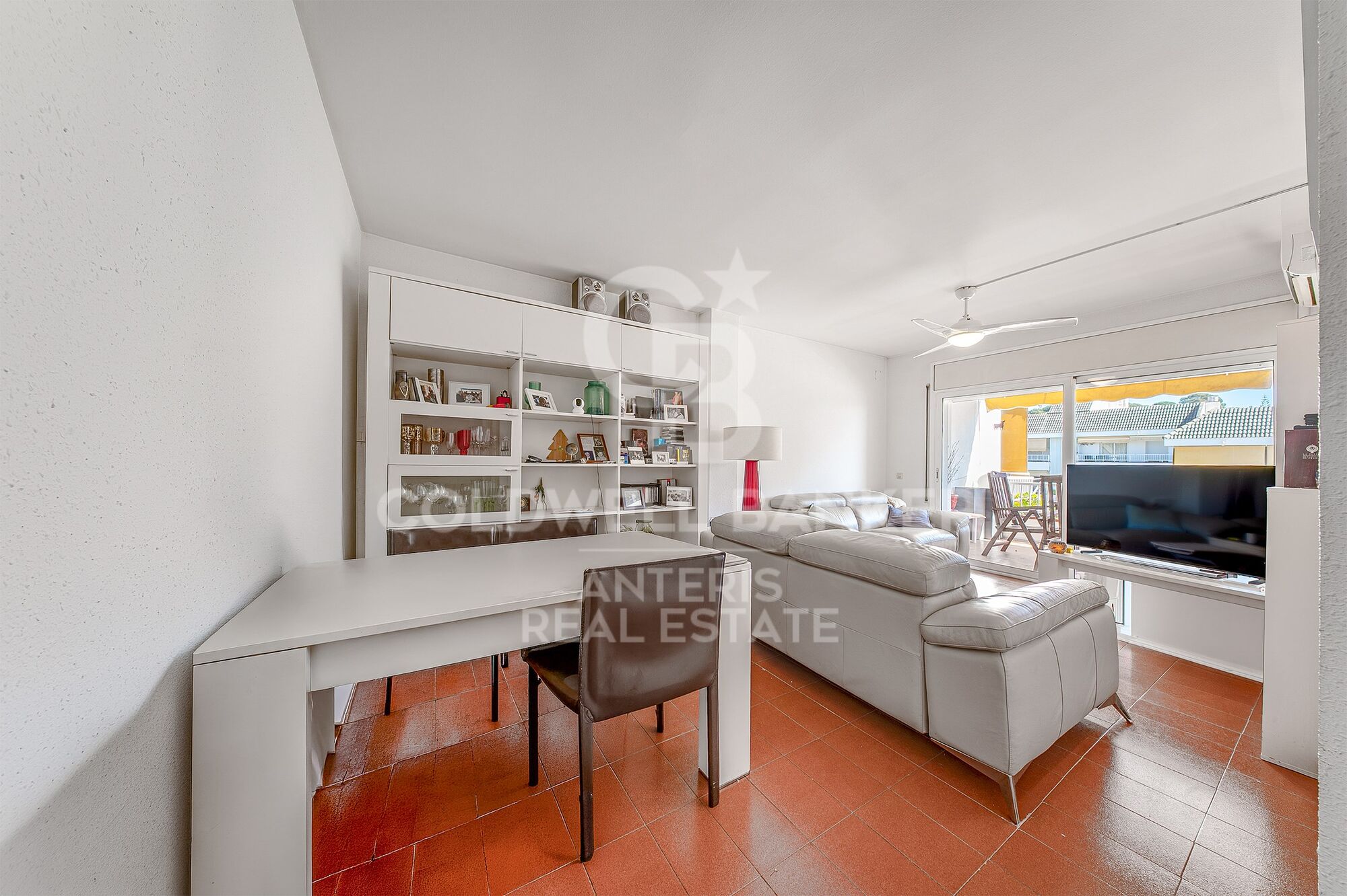 High-floor apartment for sale on the seafront in Fenals Beach, Lloret de Mar