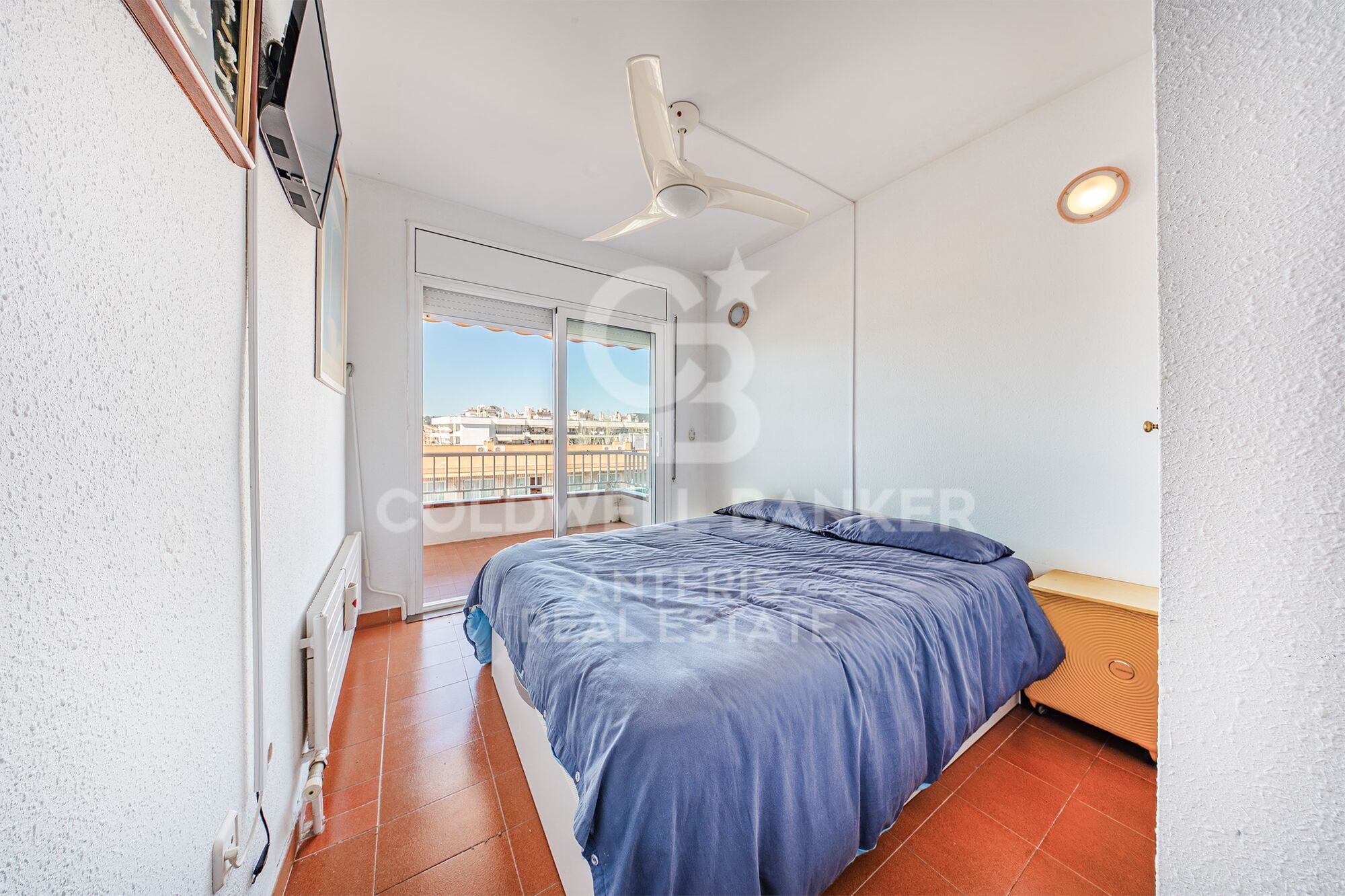 High-floor apartment for sale on the seafront in Fenals Beach, Lloret de Mar