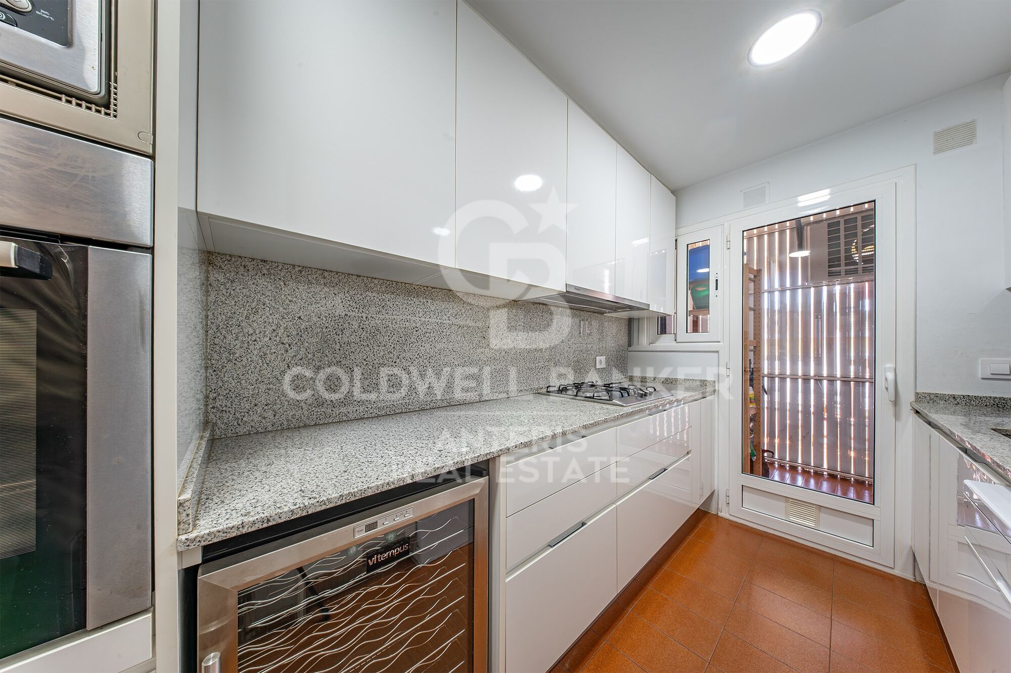 Piso alto en venta en primera línea de mar en Playa de Fenals, Lloret de Mar