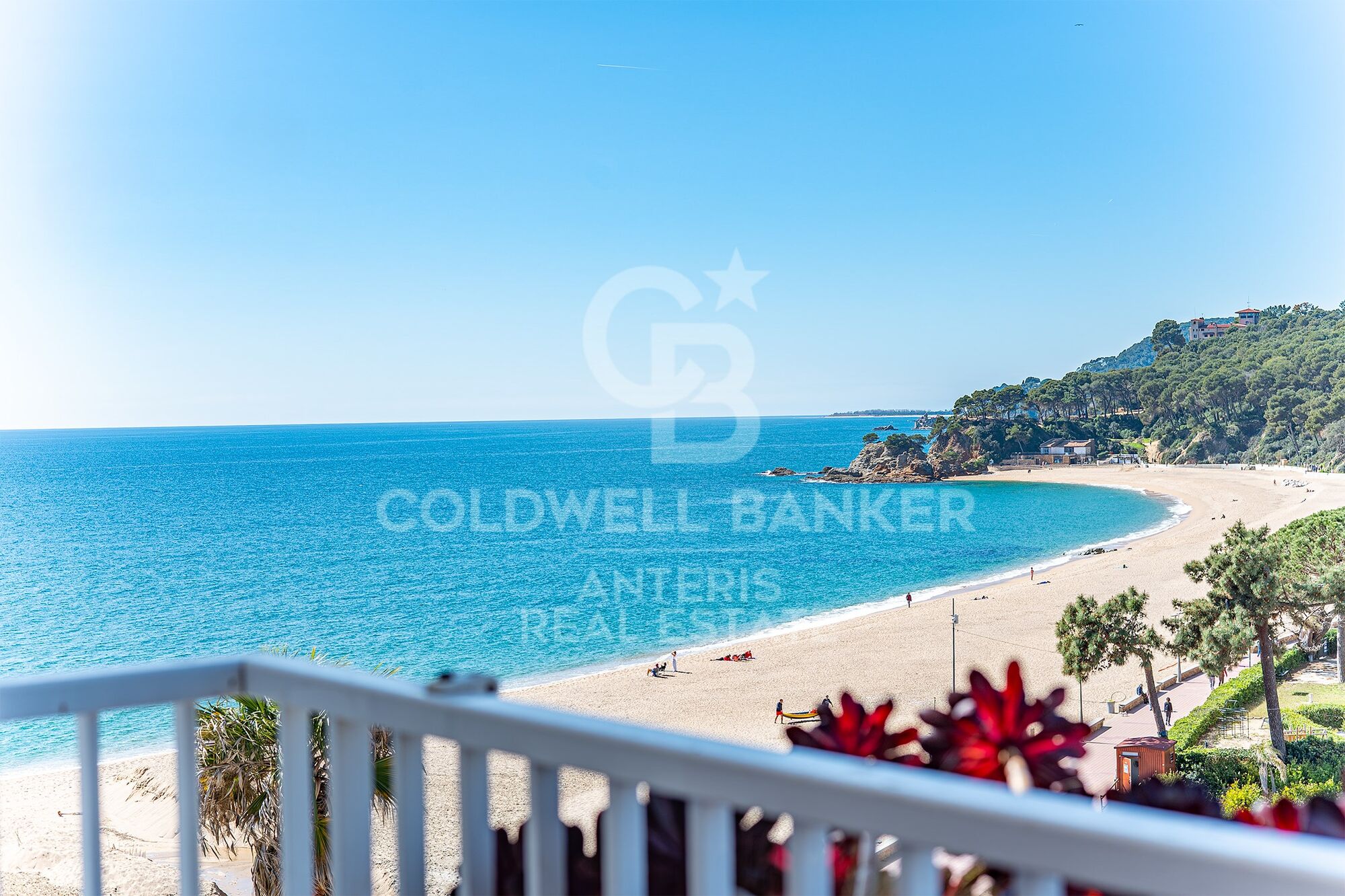 Piso alto en venta en primera línea de mar en Playa de Fenals, Lloret de Mar