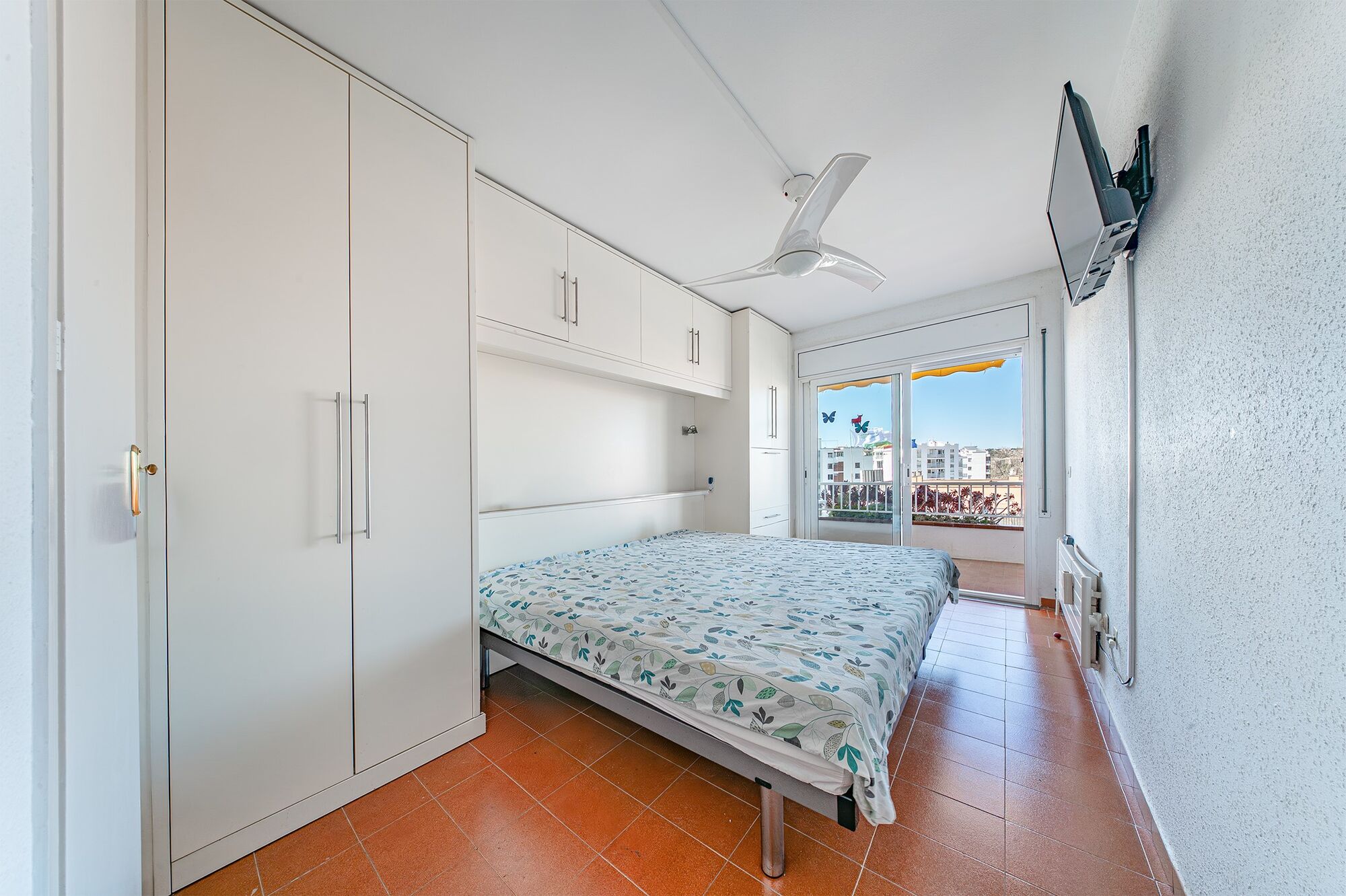 High-floor apartment for sale on the seafront in Fenals Beach, Lloret de Mar
