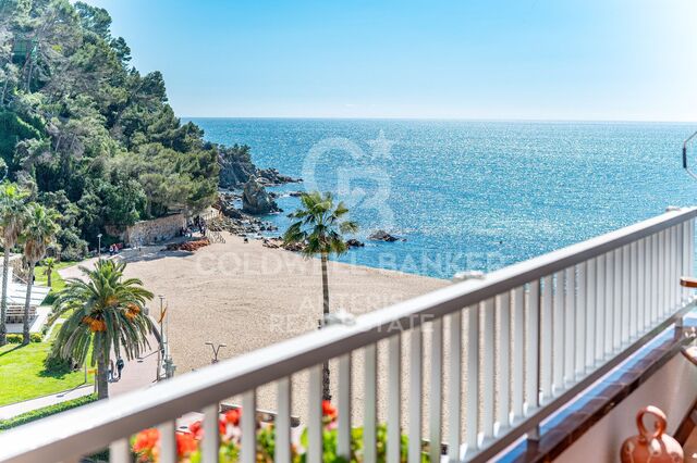 High-floor apartment for sale on the seafront in Fenals Beach, Lloret de Mar