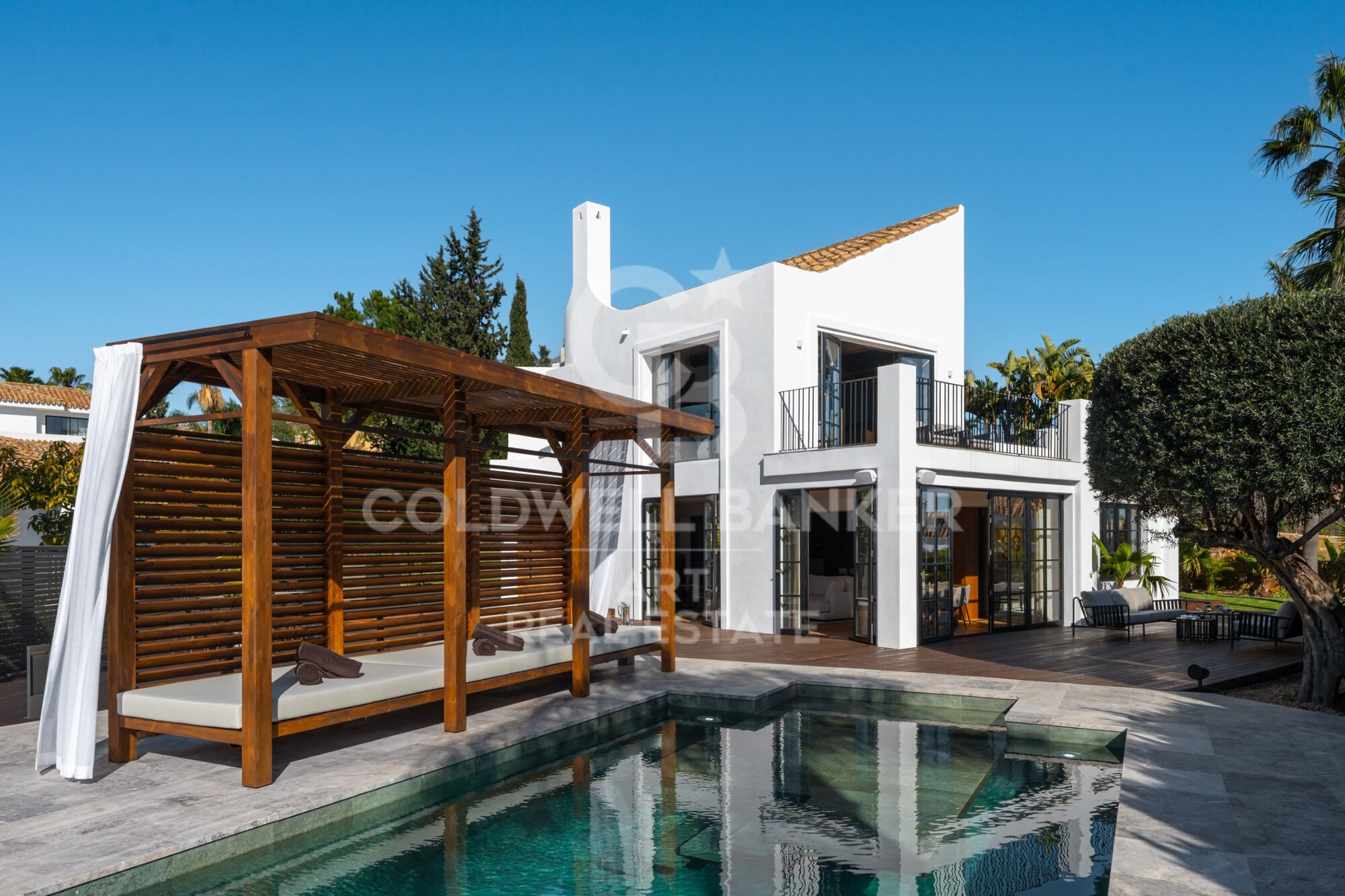 Preciosa villa con vistas abiertas al mar y al golf- Marbella