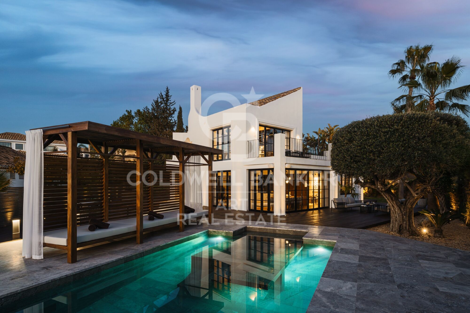 Preciosa villa con vistas abiertas al mar y al golf- Marbella