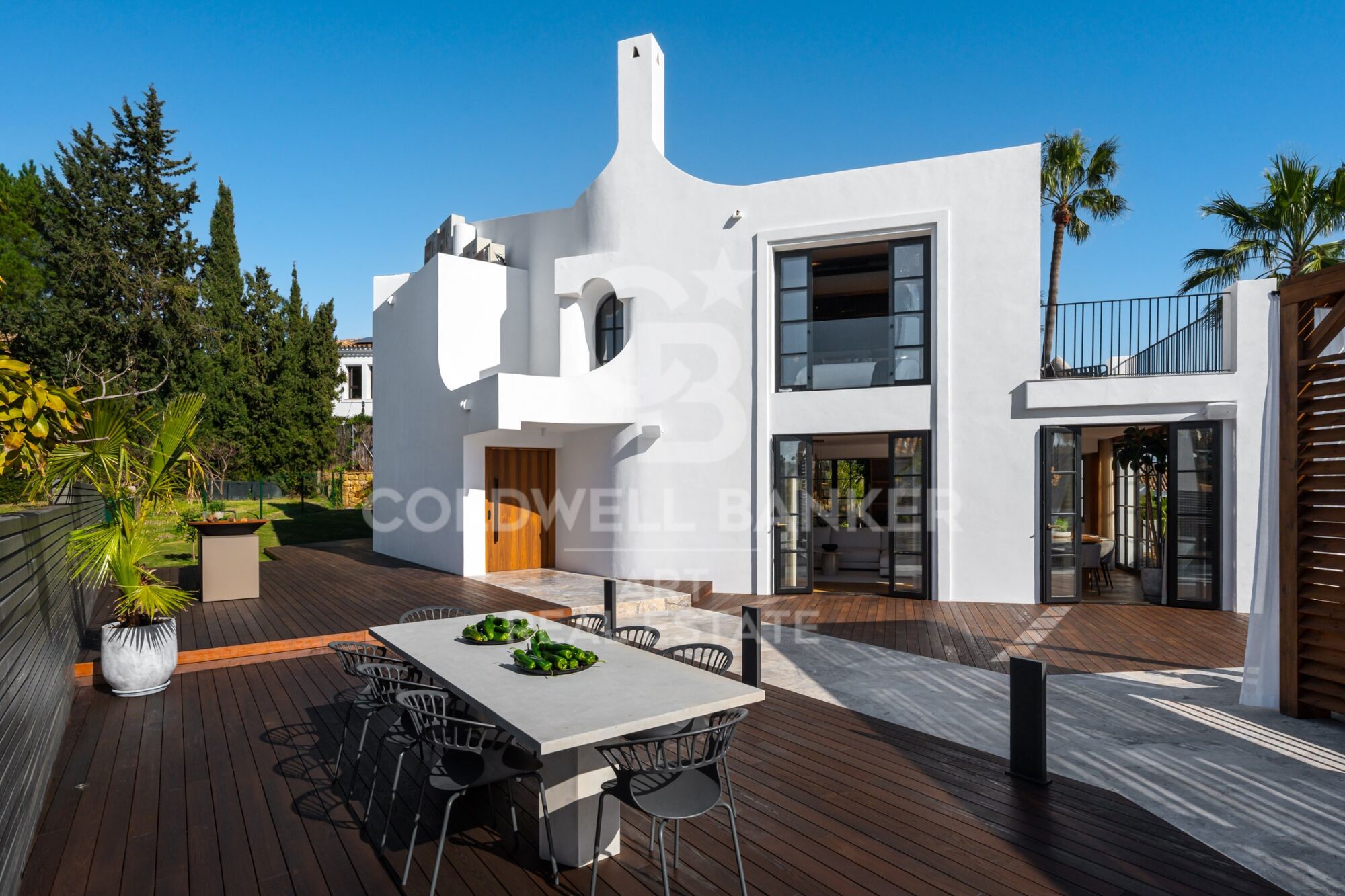 Preciosa villa con vistas abiertas al mar y al golf- Marbella