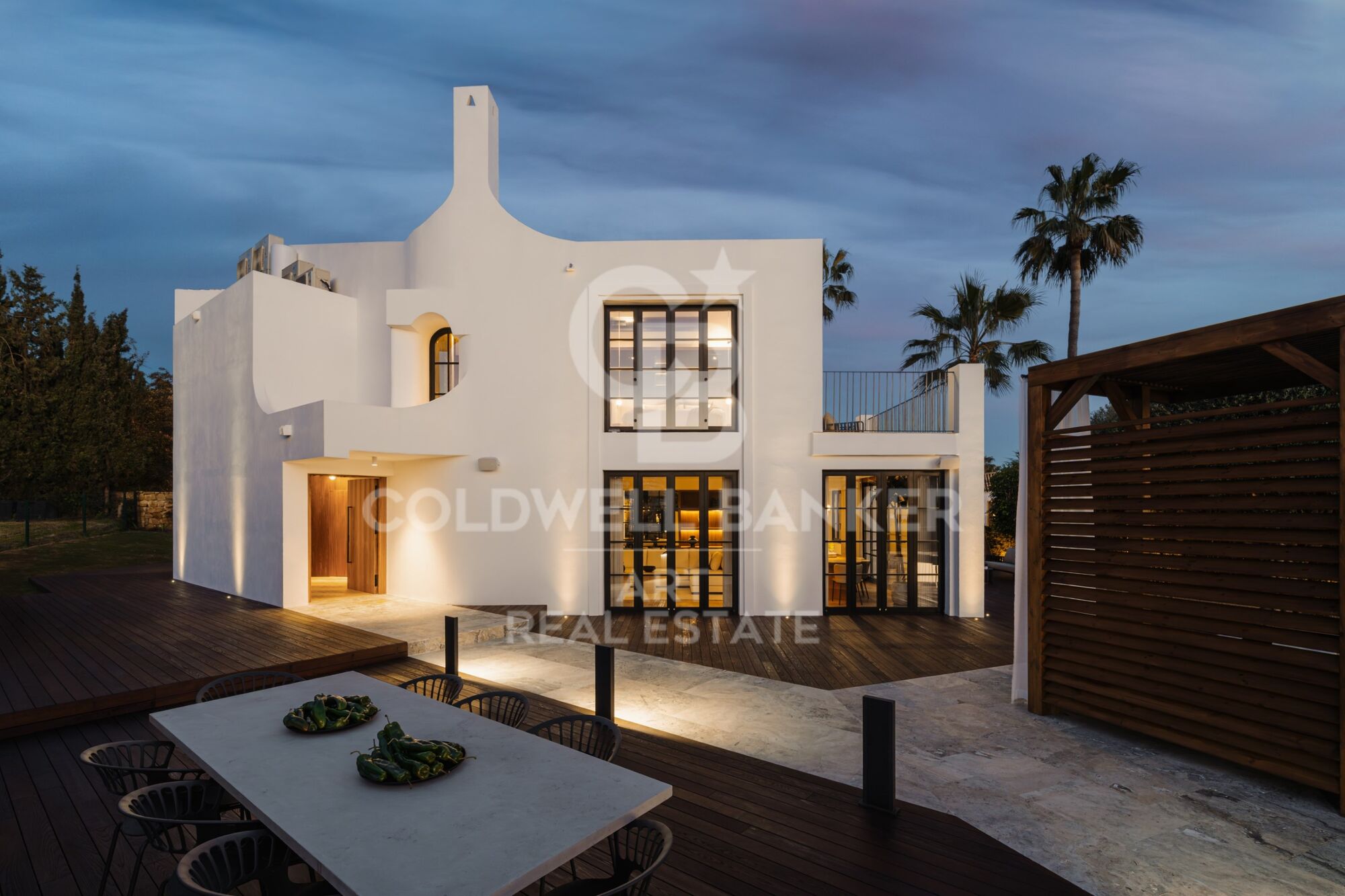Preciosa villa con vistas abiertas al mar y al golf- Marbella