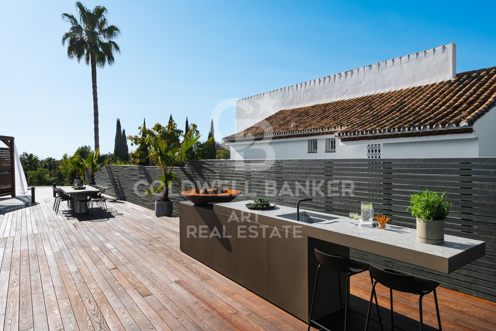 Preciosa villa con vistas abiertas al mar y al golf- Marbella